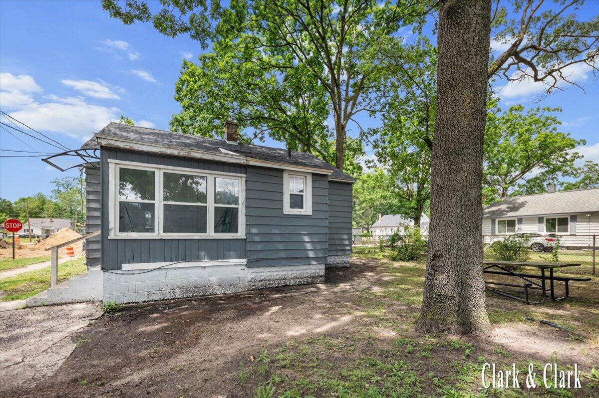 2044 Wood Street Muskegon MI 49444