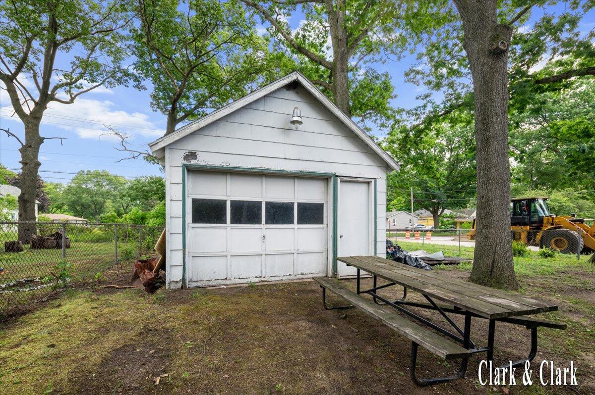 2044 Wood Street Muskegon MI 49444