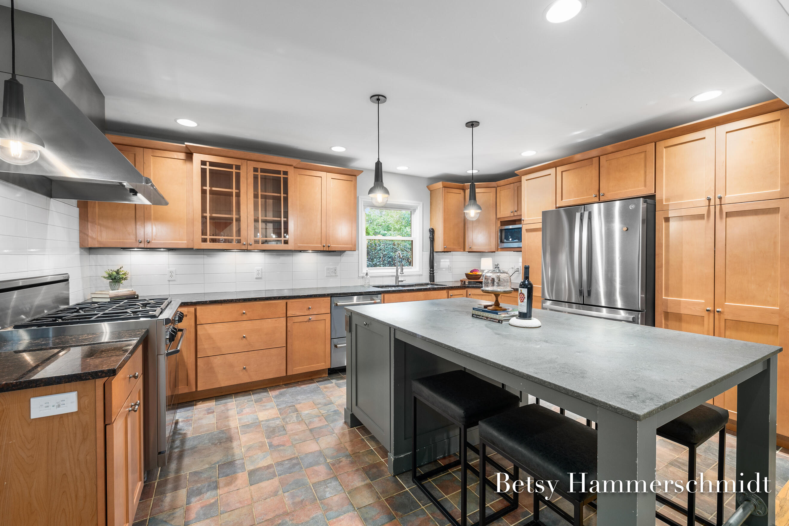 950 Bellclaire Avenue SE East Grand Rapids MI 49506