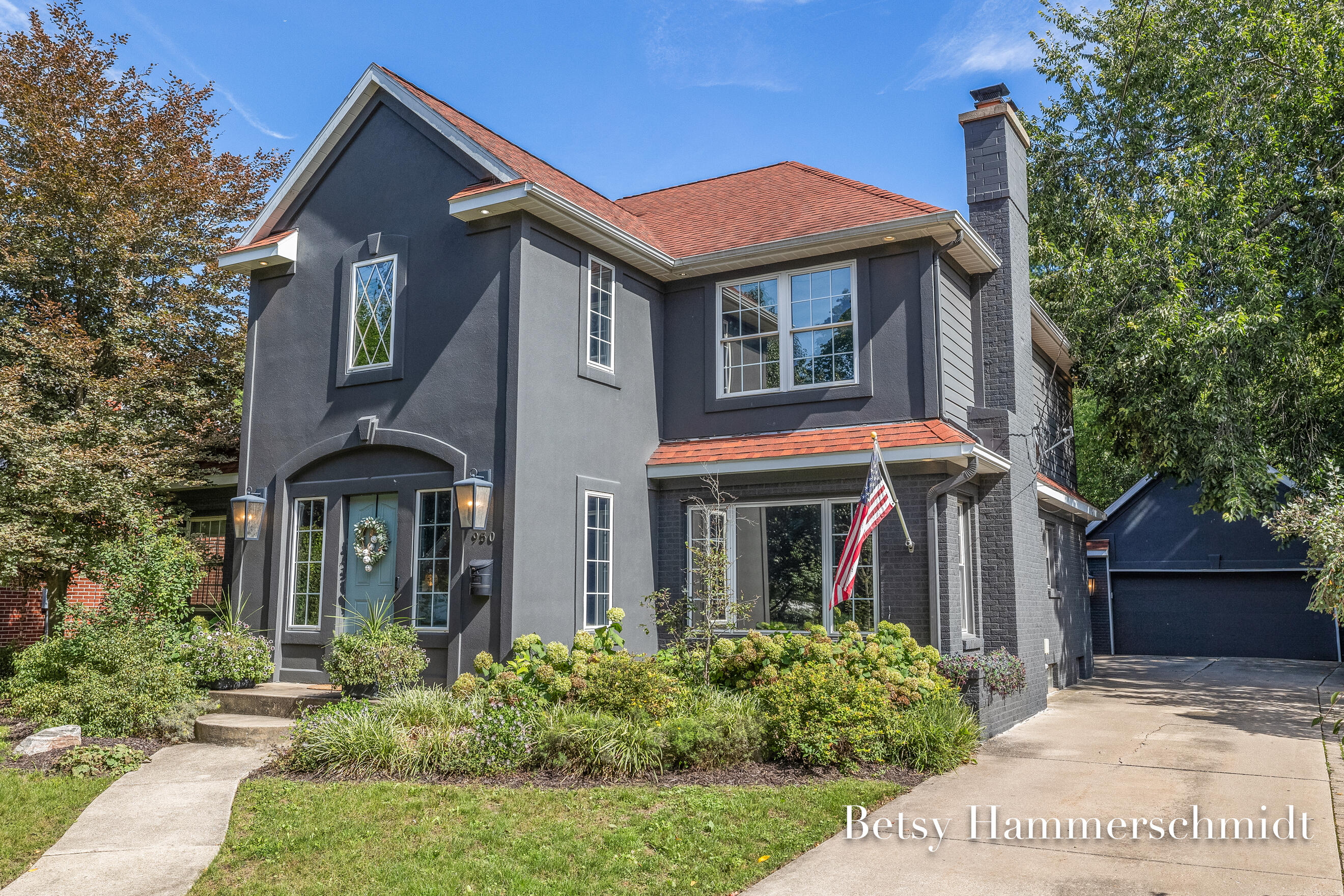950 Bellclaire Avenue SE East Grand Rapids MI 49506