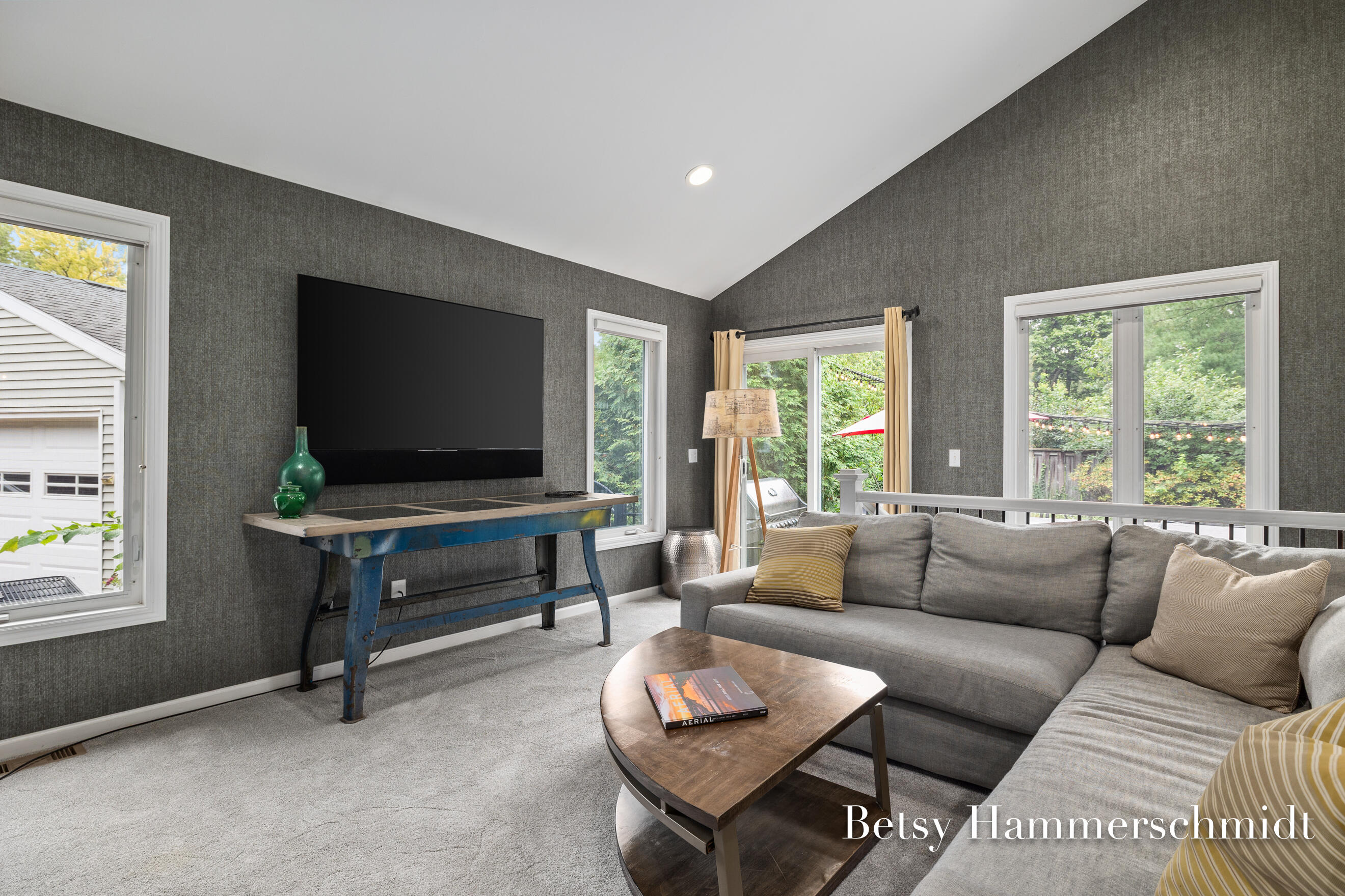 950 Bellclaire Avenue SE East Grand Rapids MI 49506