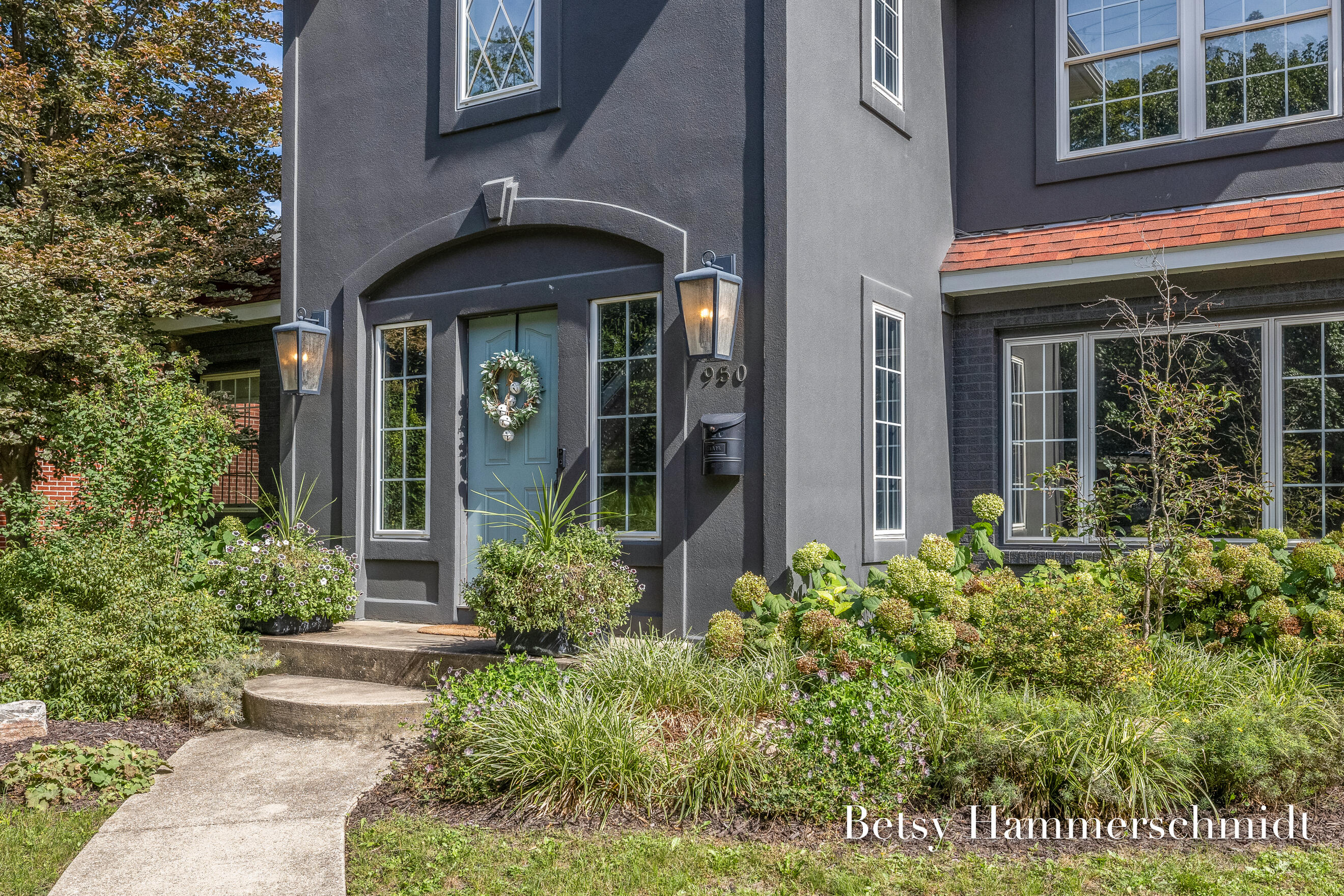 950 Bellclaire Avenue SE East Grand Rapids MI 49506