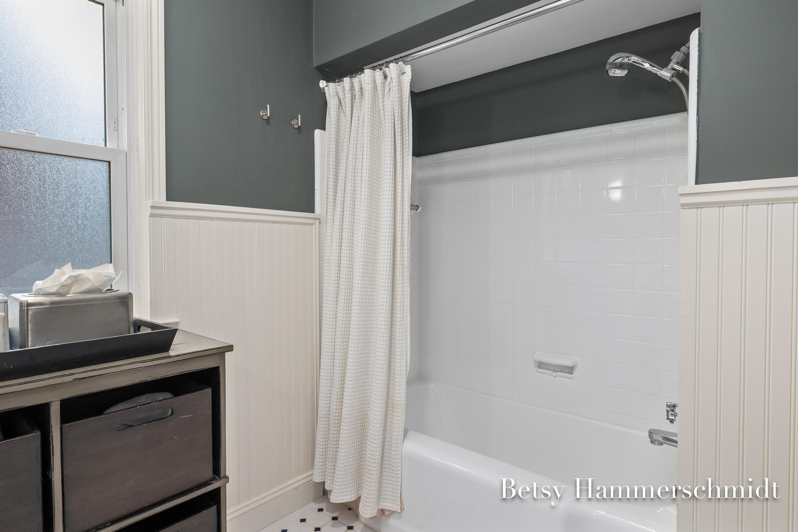 950 Bellclaire Avenue SE East Grand Rapids MI 49506