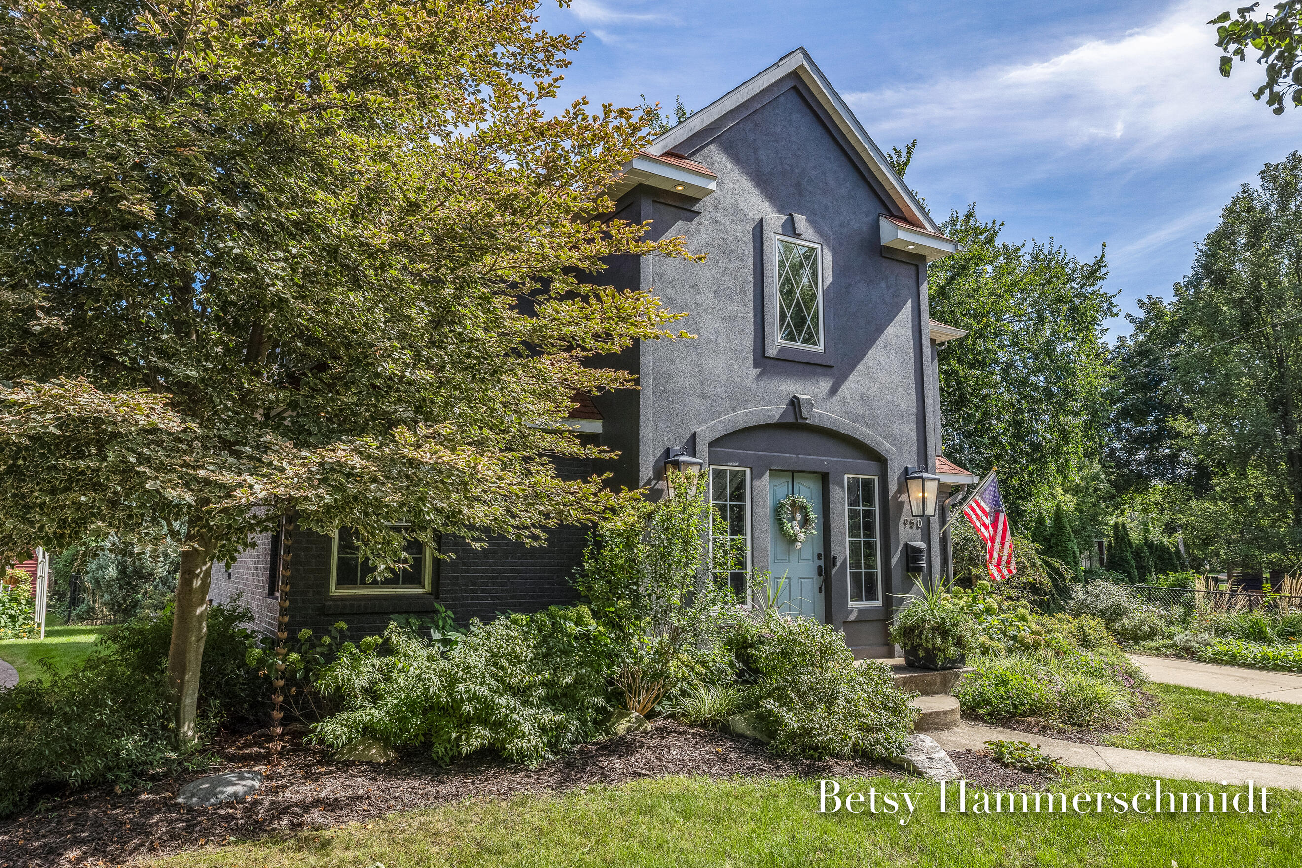 950 Bellclaire Avenue SE East Grand Rapids MI 49506