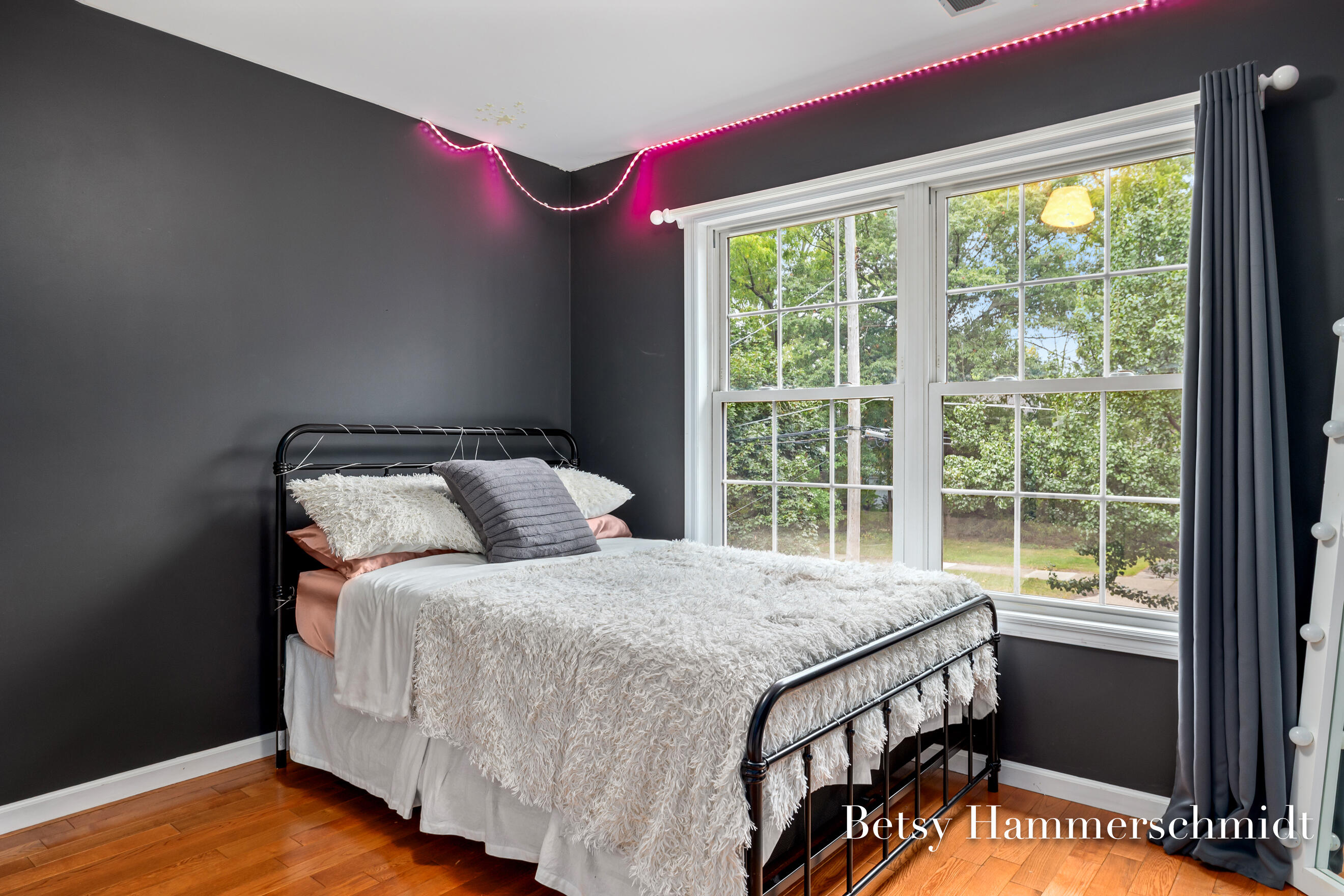 950 Bellclaire Avenue SE East Grand Rapids MI 49506