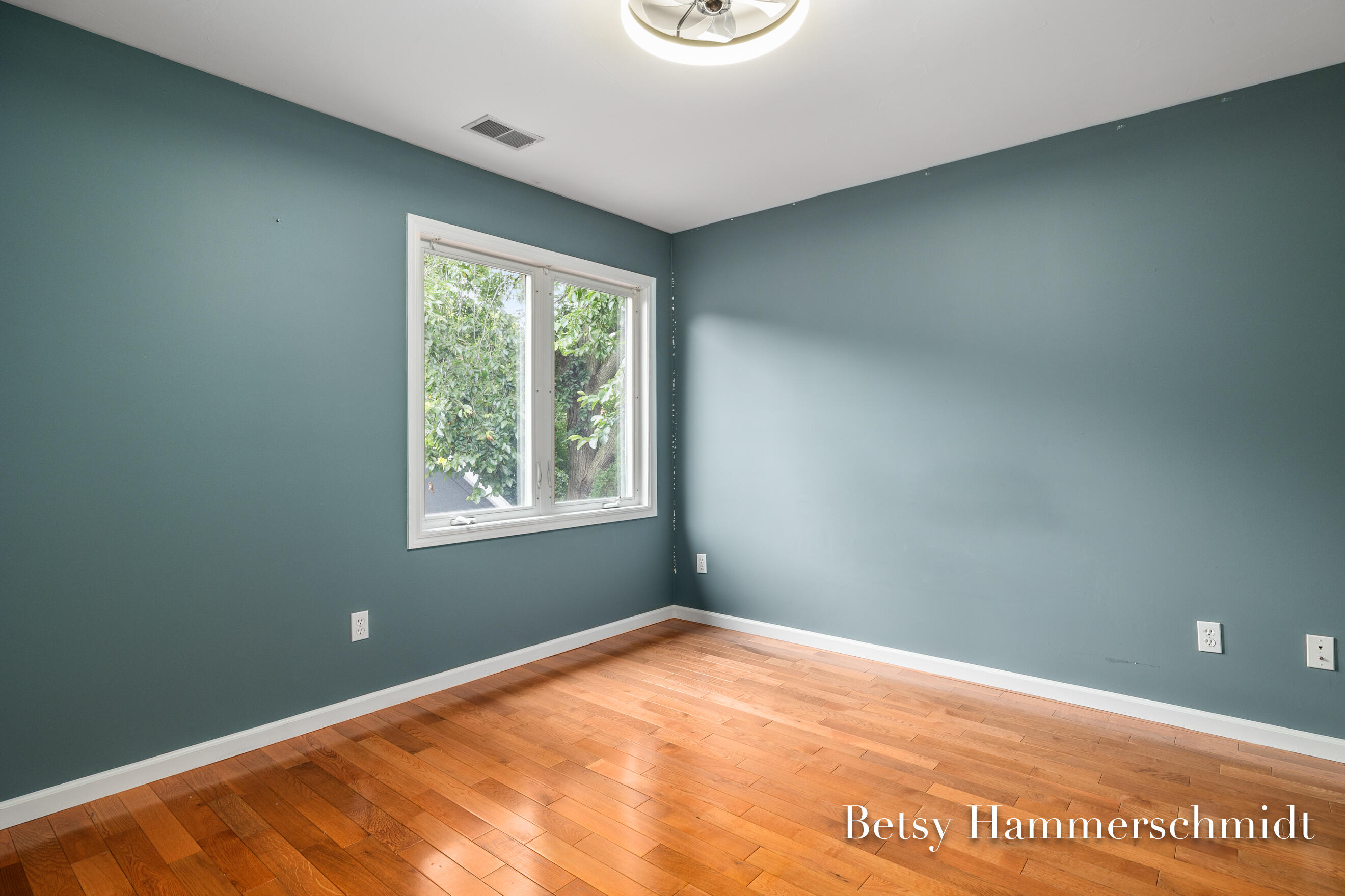 950 Bellclaire Avenue SE East Grand Rapids MI 49506