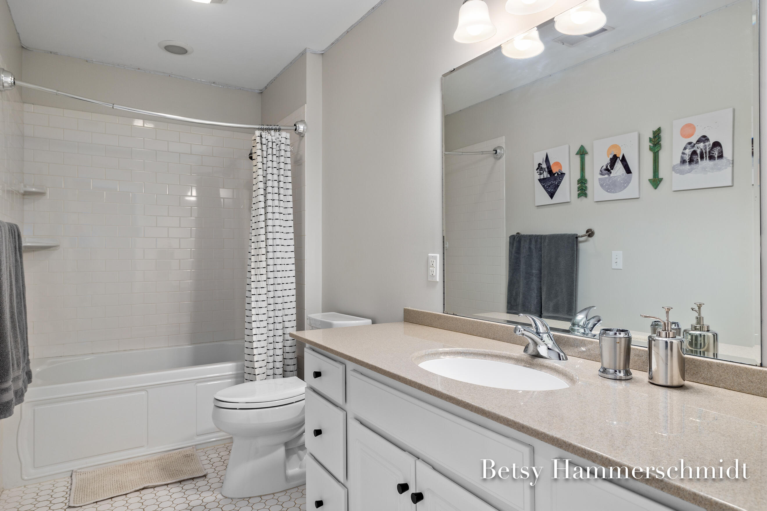 950 Bellclaire Avenue SE East Grand Rapids MI 49506