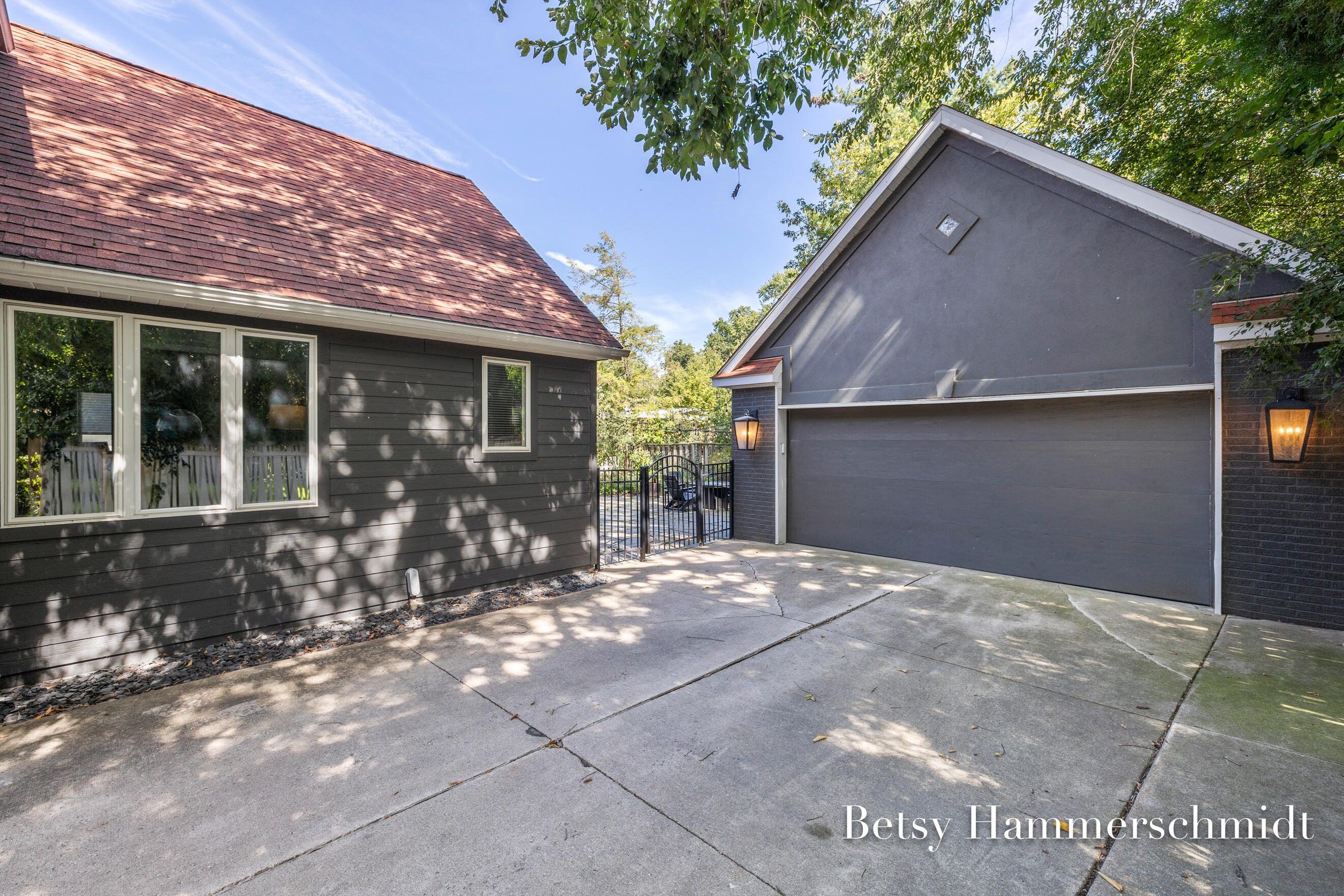 950 Bellclaire Avenue SE East Grand Rapids MI 49506