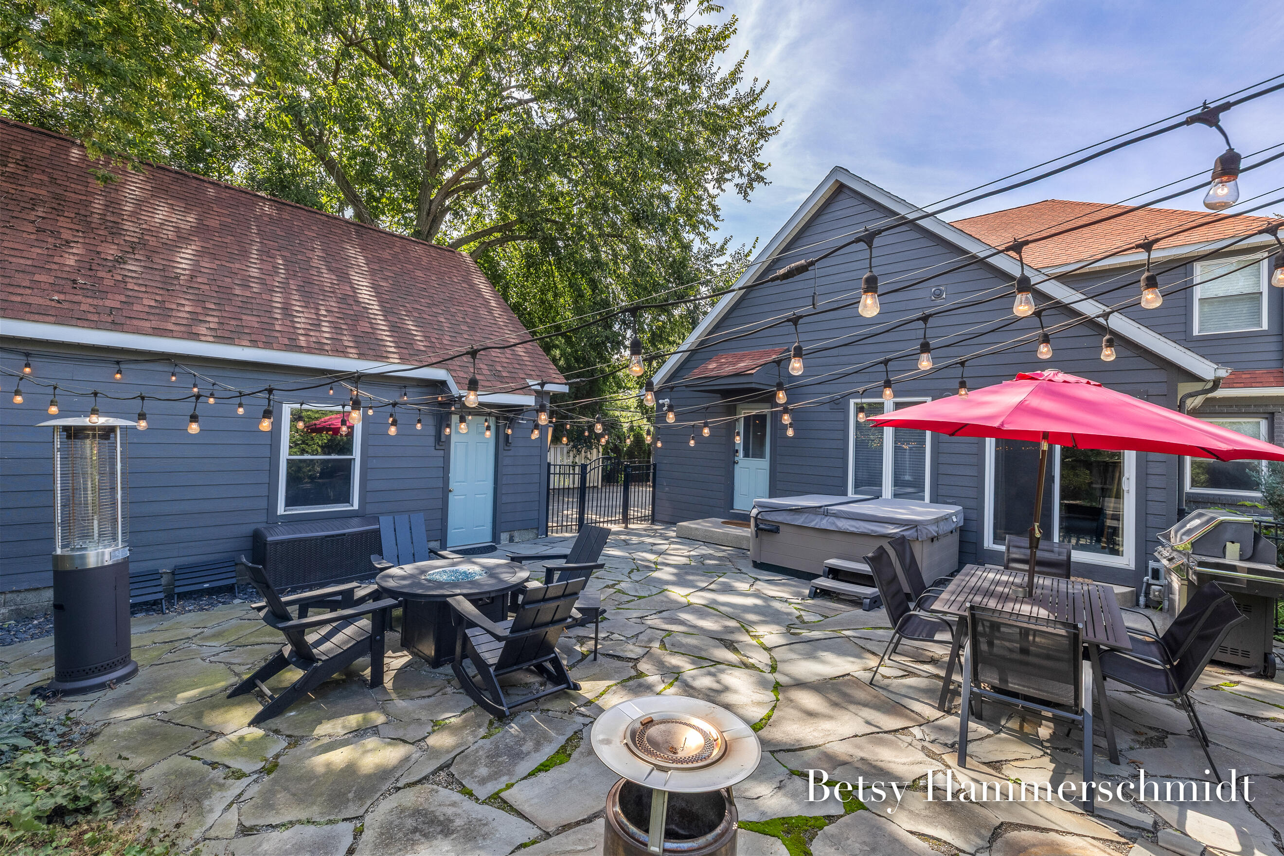 950 Bellclaire Avenue SE East Grand Rapids MI 49506