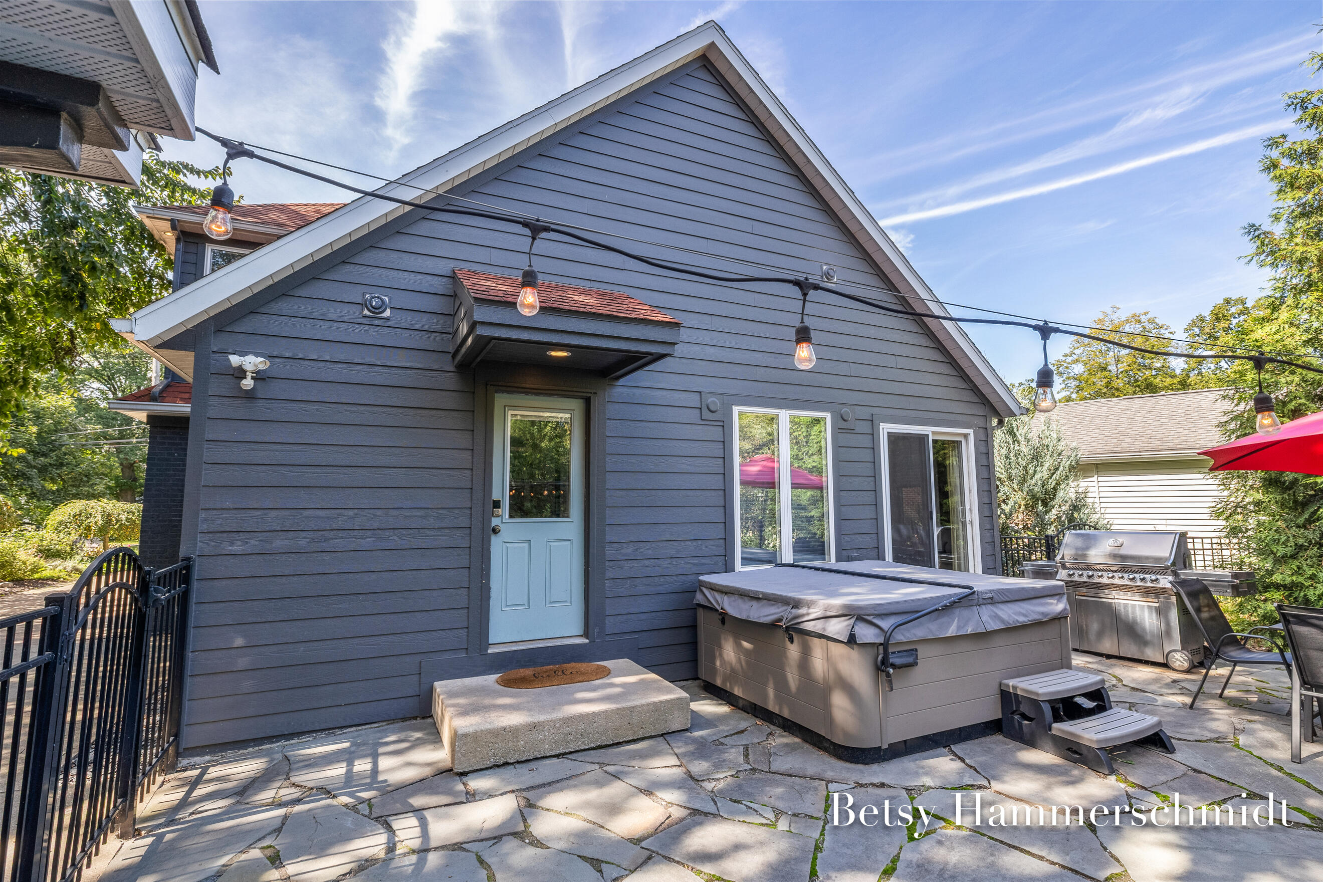 950 Bellclaire Avenue SE East Grand Rapids MI 49506