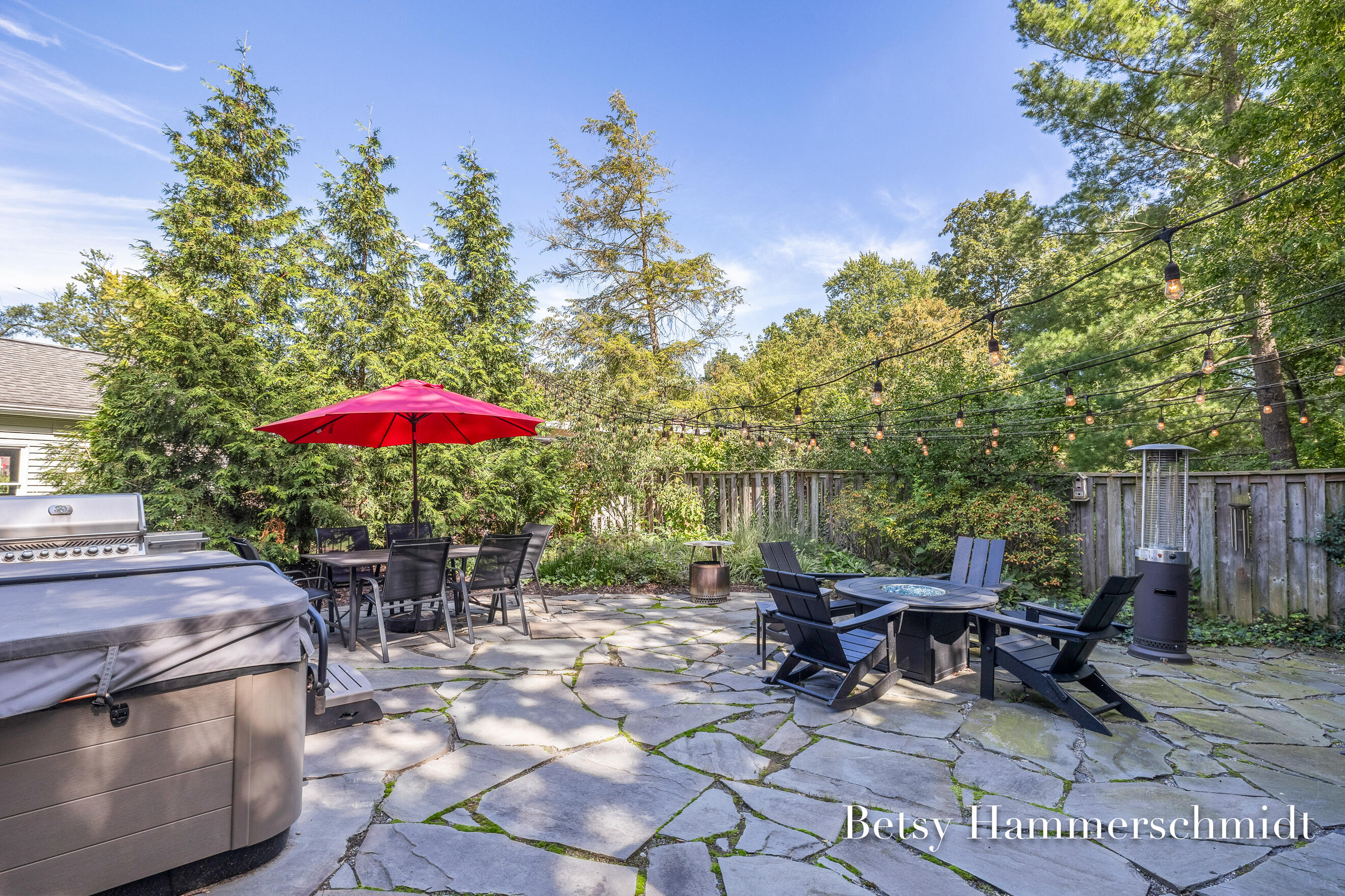950 Bellclaire Avenue SE East Grand Rapids MI 49506