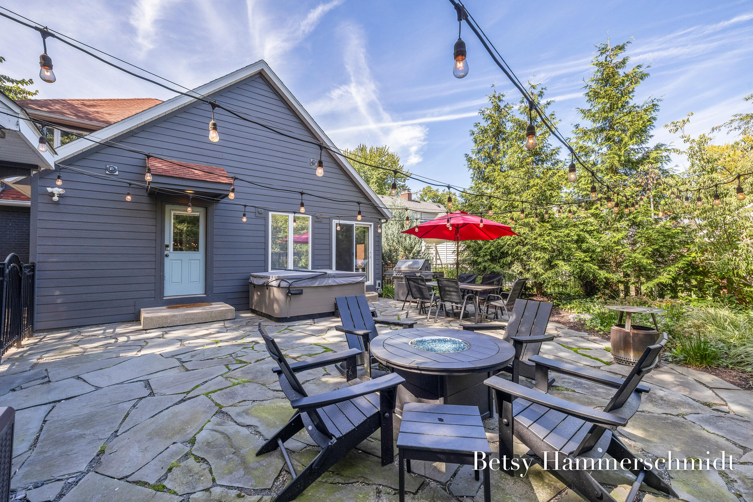 950 Bellclaire Avenue SE East Grand Rapids MI 49506