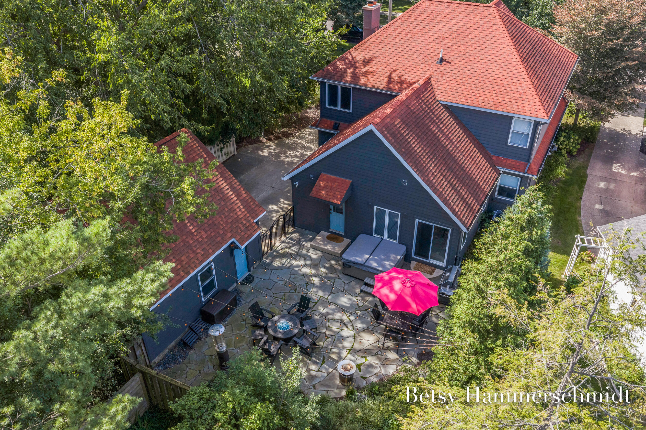 950 Bellclaire Avenue SE East Grand Rapids MI 49506