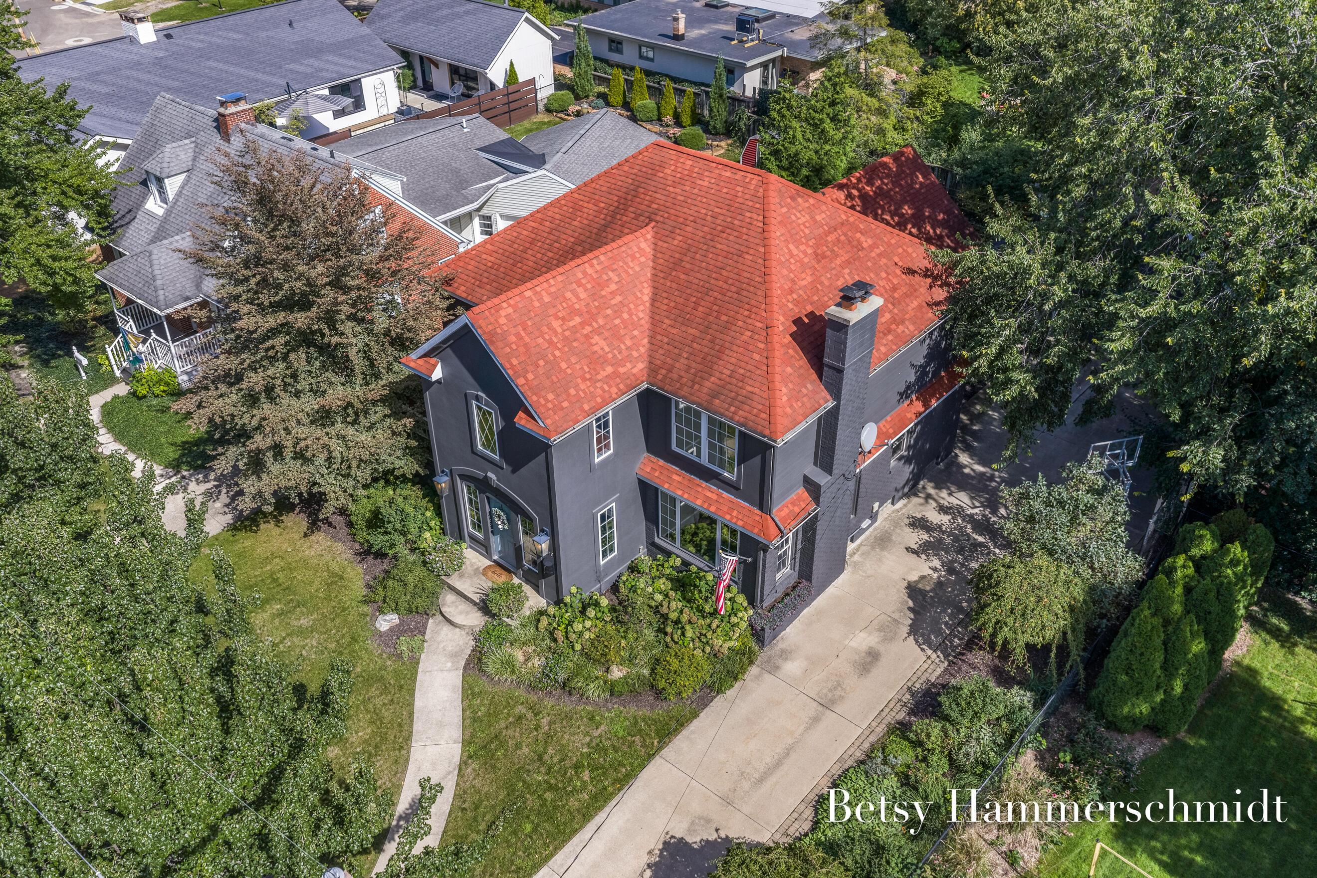 950 Bellclaire Avenue SE East Grand Rapids MI 49506