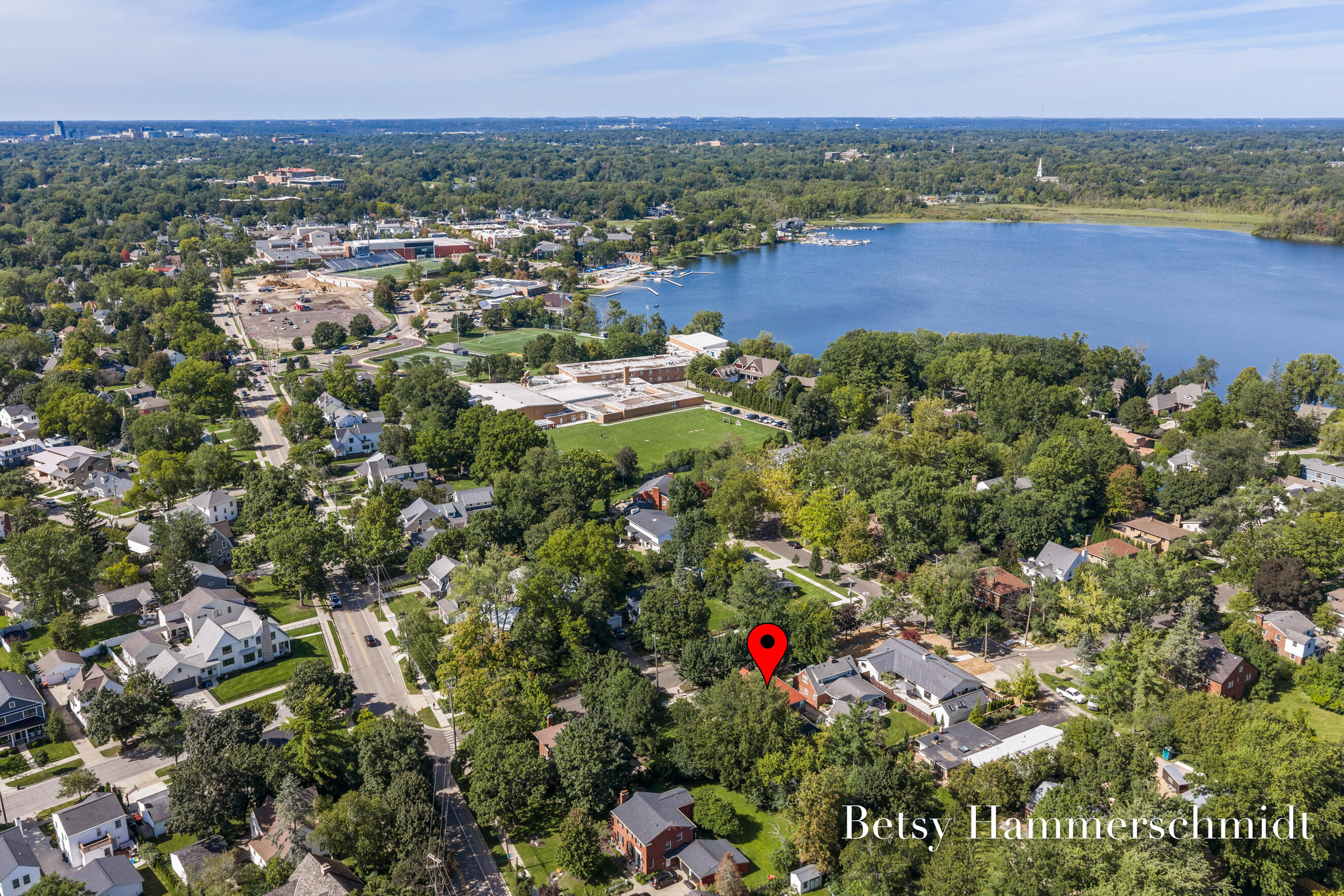 950 Bellclaire Avenue SE East Grand Rapids MI 49506