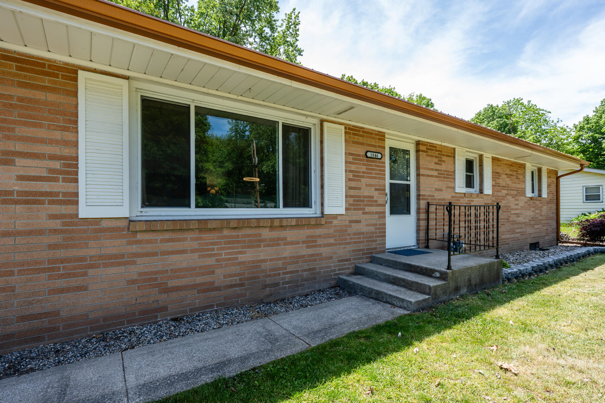 1846 Maple Lane Benton Harbor MI 49022