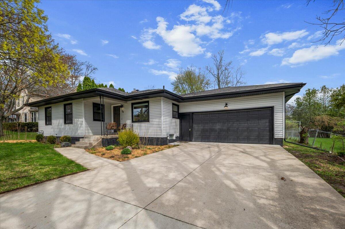 78 Lakeside Drive NE Grand Rapids MI 49503