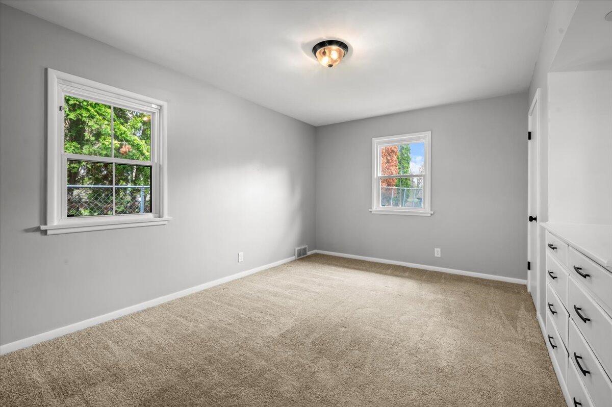 78 Lakeside Drive NE Grand Rapids MI 49503