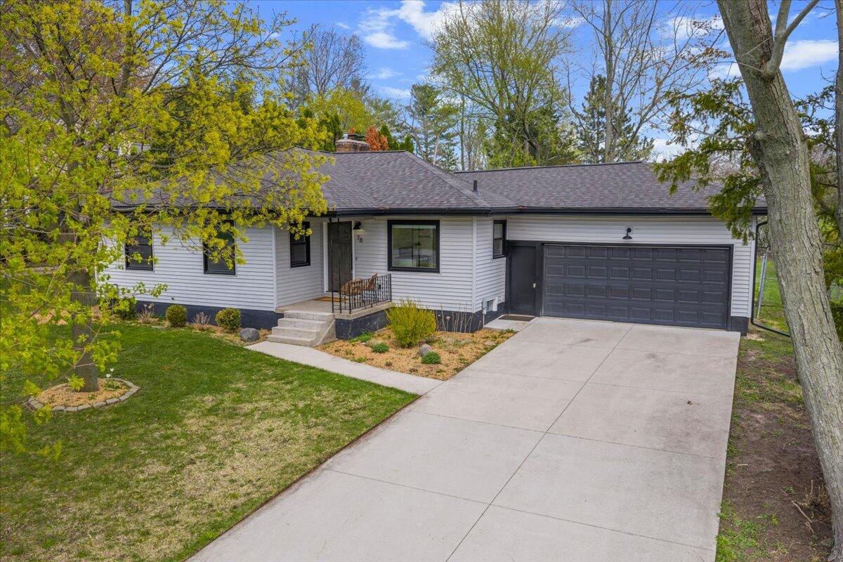 78 Lakeside Drive NE Grand Rapids MI 49503