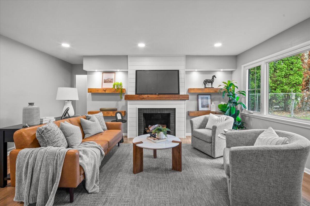 78 Lakeside Drive NE Grand Rapids MI 49503