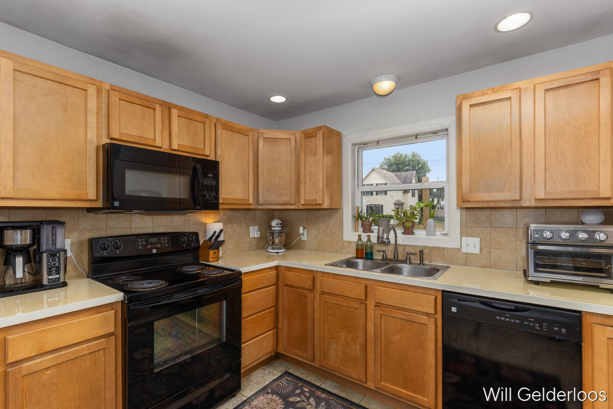 955 Veto Street NW Grand Rapids MI 49504
