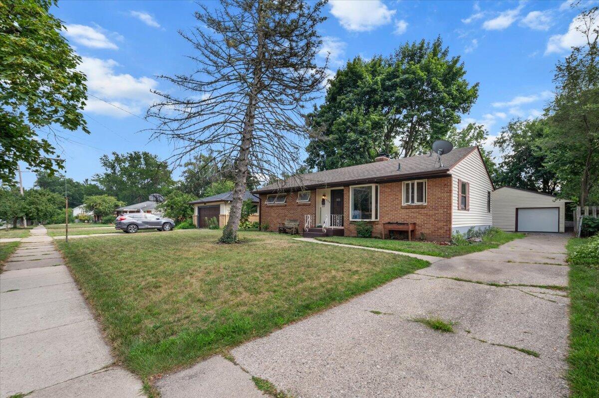 1908 4th Street NW Grand Rapids MI 49504