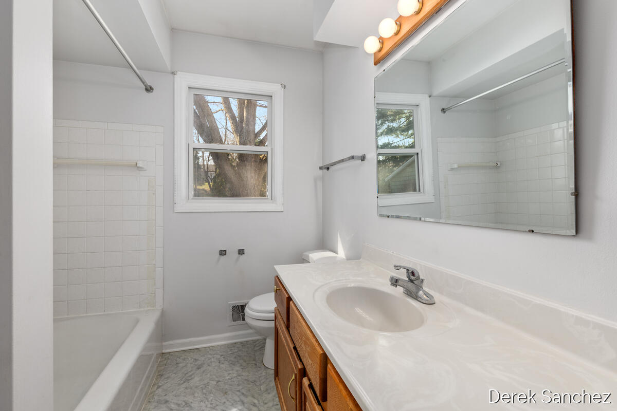 1702 Stilesgate Street SE Grand Rapids MI 49508