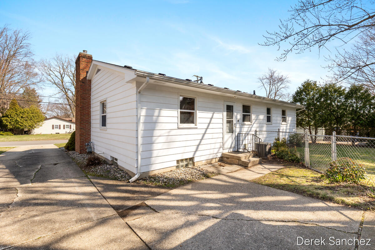 1702 Stilesgate Street SE Grand Rapids MI 49508