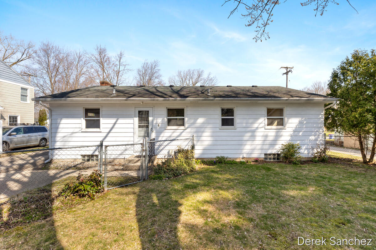 1702 Stilesgate Street SE Grand Rapids MI 49508