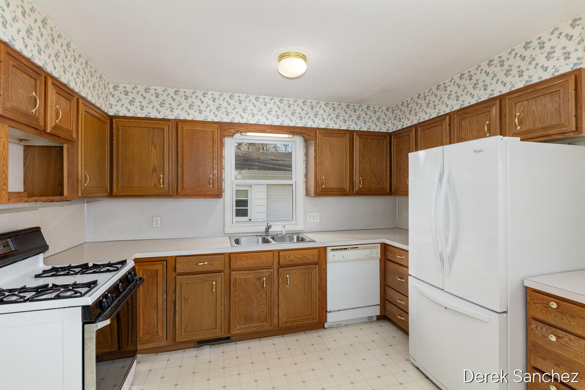1702 Stilesgate Street SE Grand Rapids MI 49508