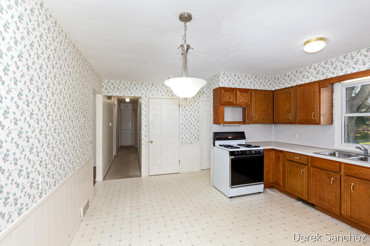 1702 Stilesgate Street SE Grand Rapids MI 49508