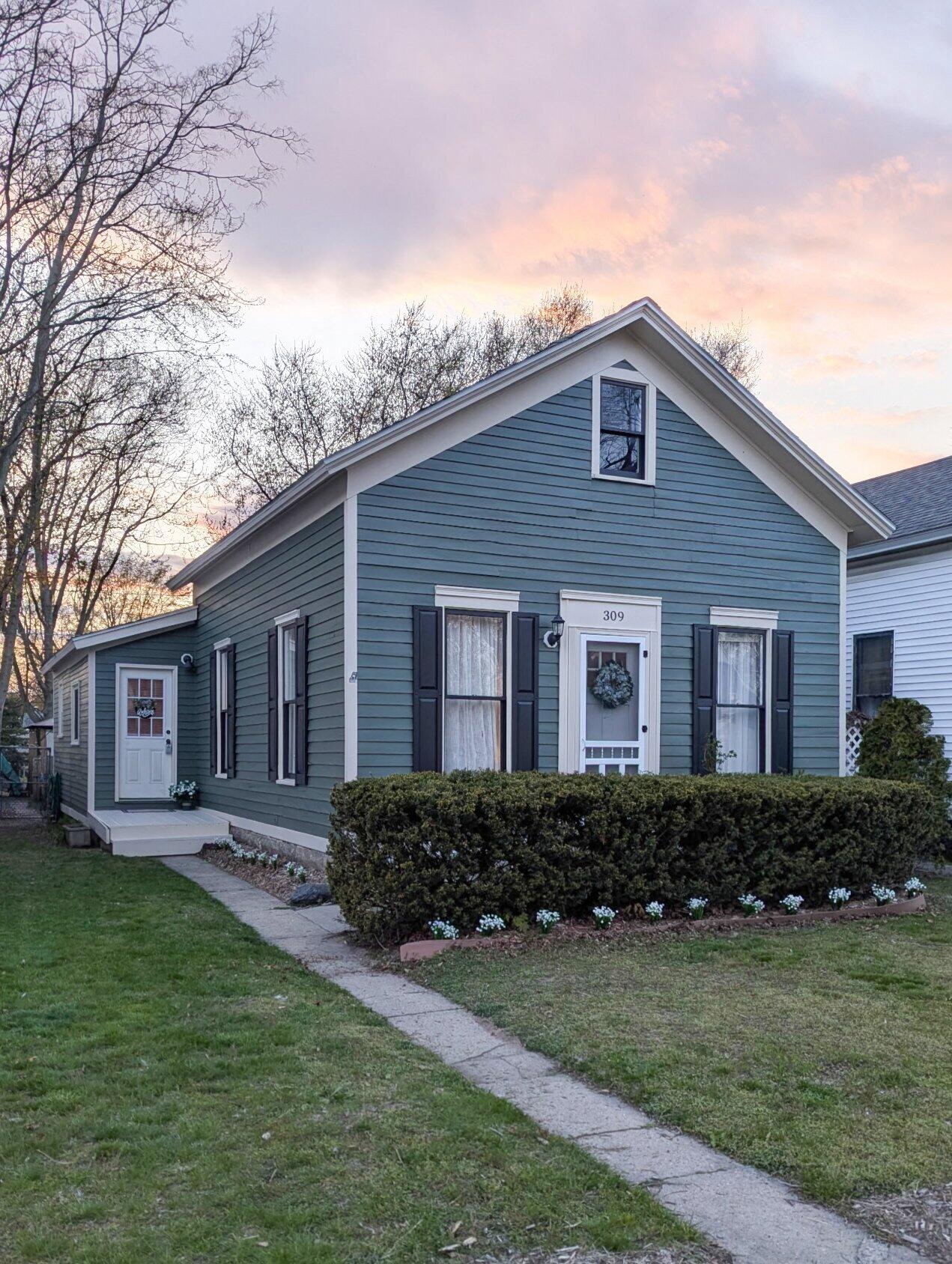 309 N Robert Street Ludington MI 49431