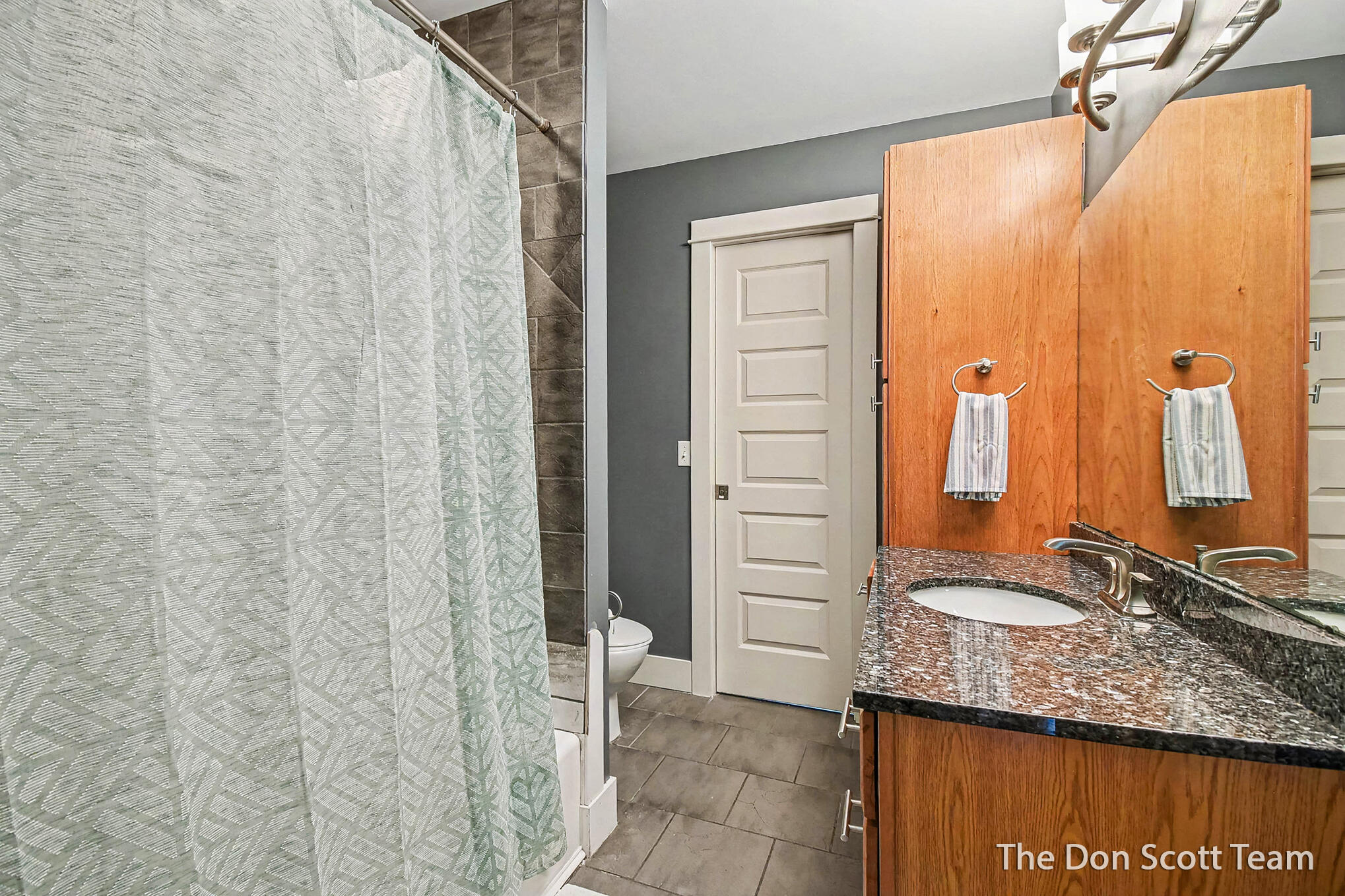 2911 5 Mile Road NE Grand Rapids MI 49525