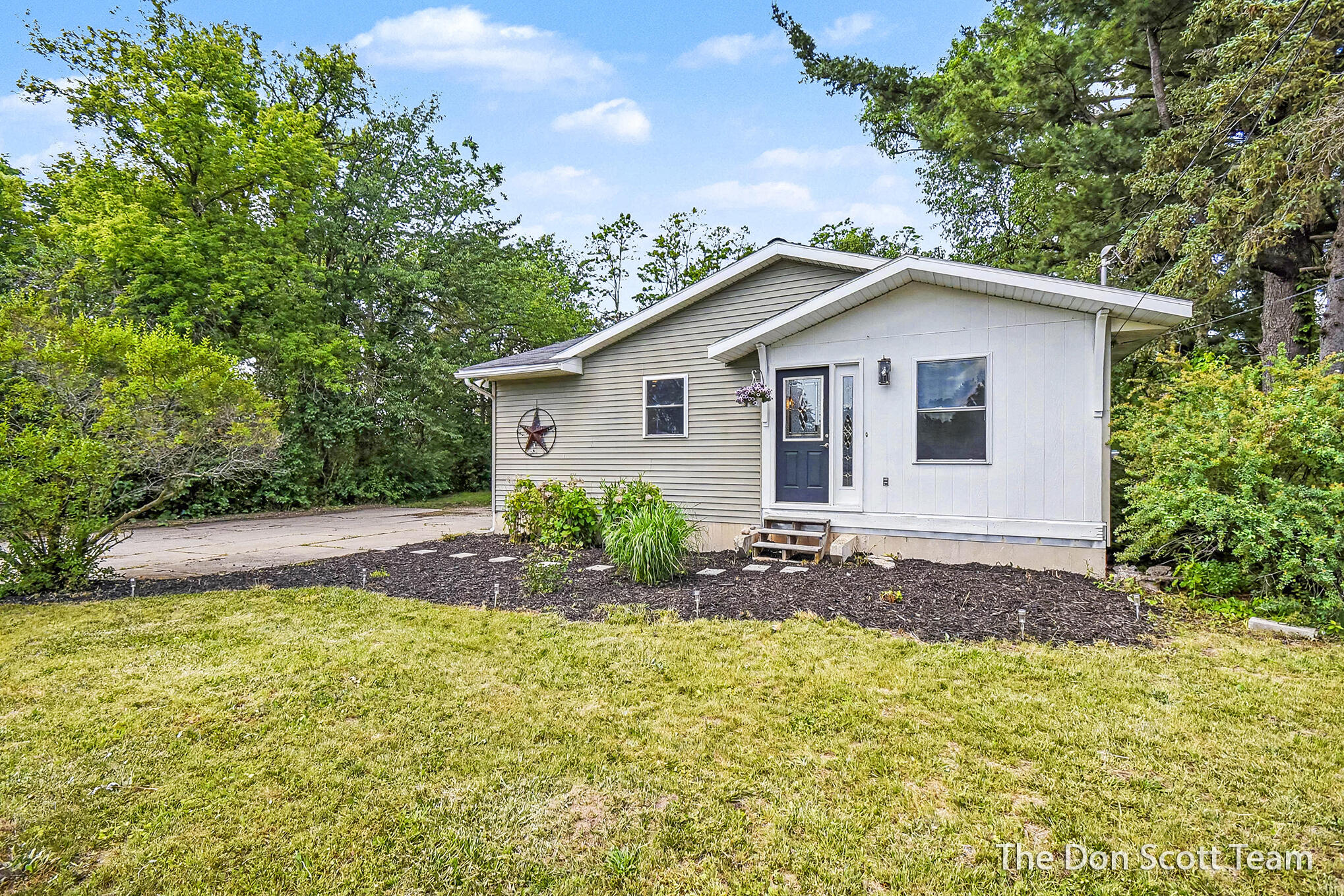 2911 5 Mile Road NE Grand Rapids MI 49525