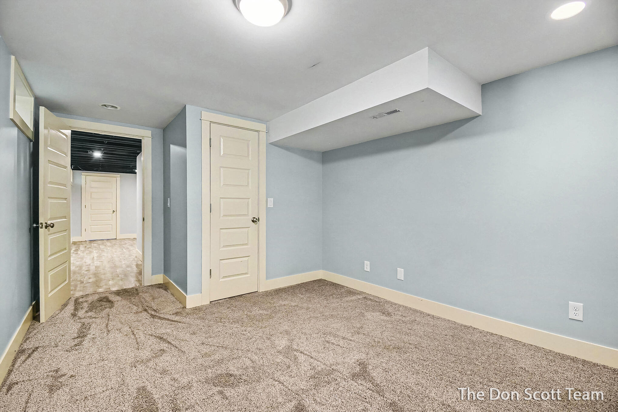 2911 5 Mile Road NE Grand Rapids MI 49525