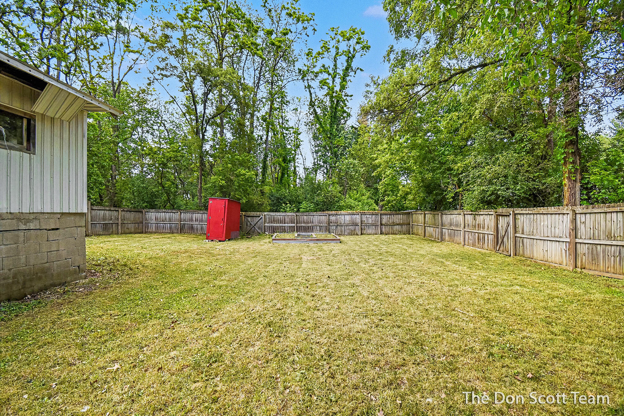 2911 5 Mile Road NE Grand Rapids MI 49525