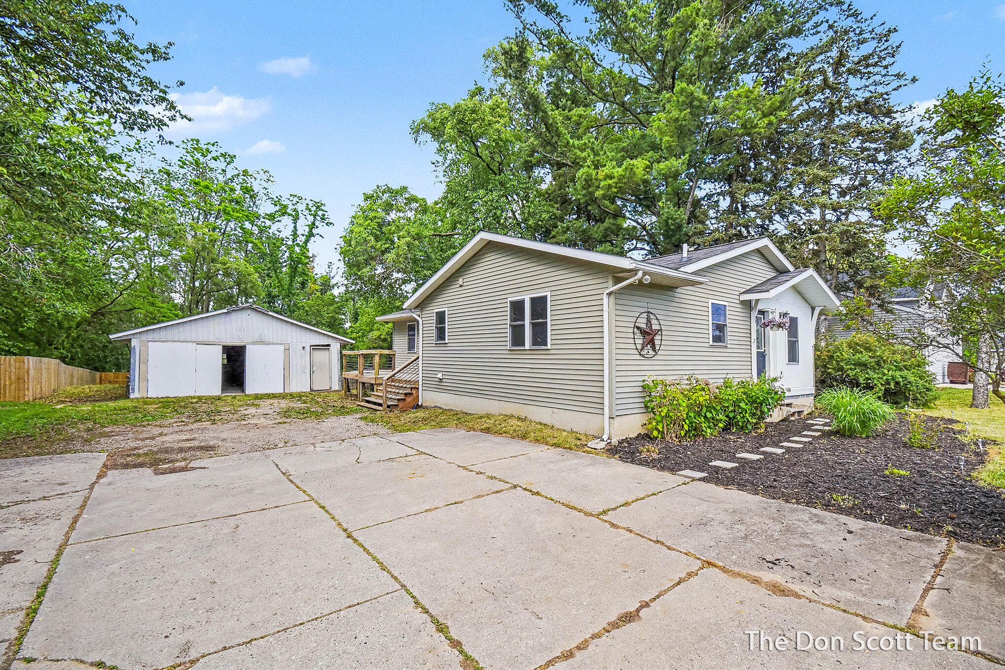 2911 5 Mile Road NE Grand Rapids MI 49525