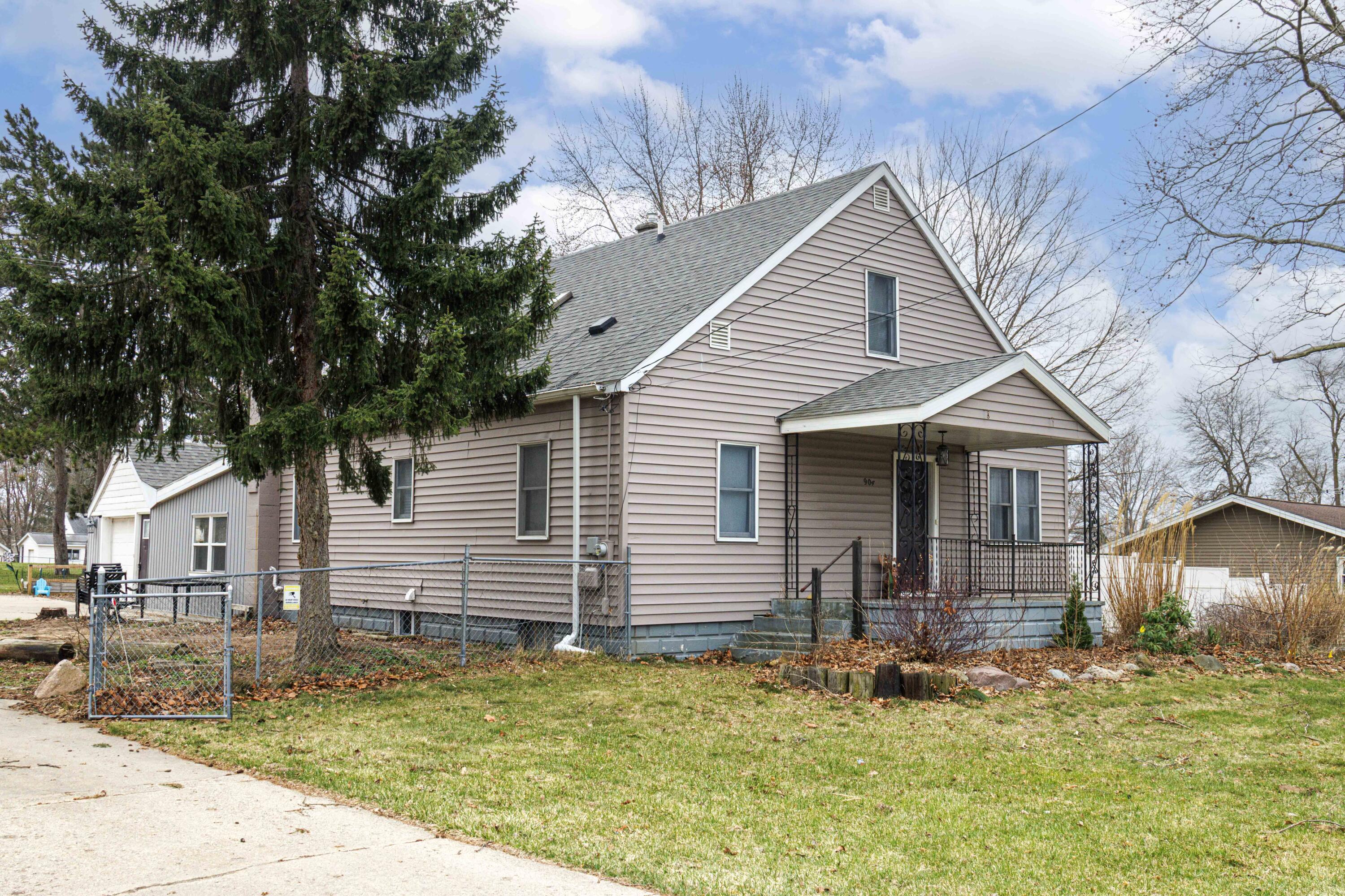 904 60th Street SE Grand Rapids MI 49508
