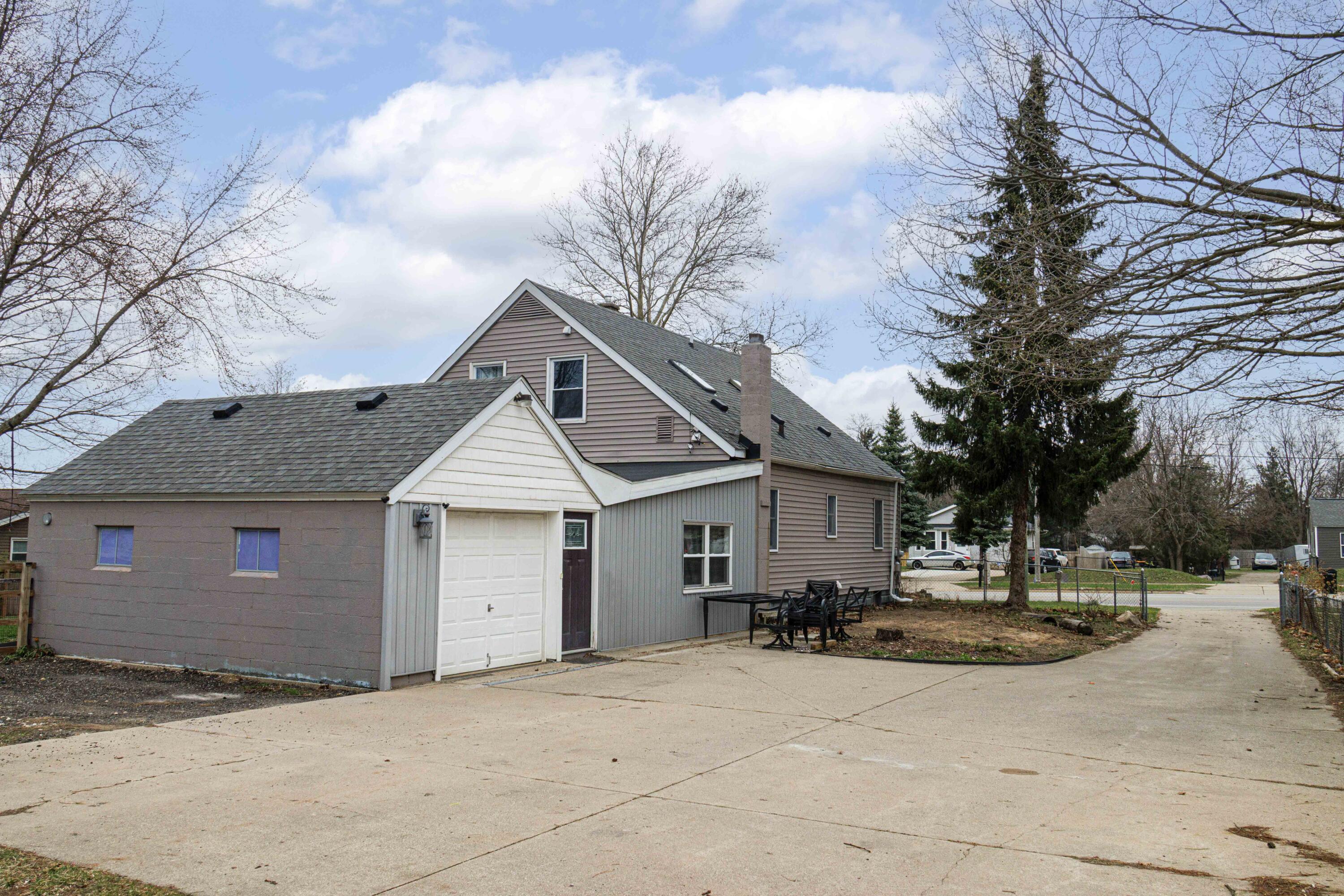 904 60th Street SE Grand Rapids MI 49508