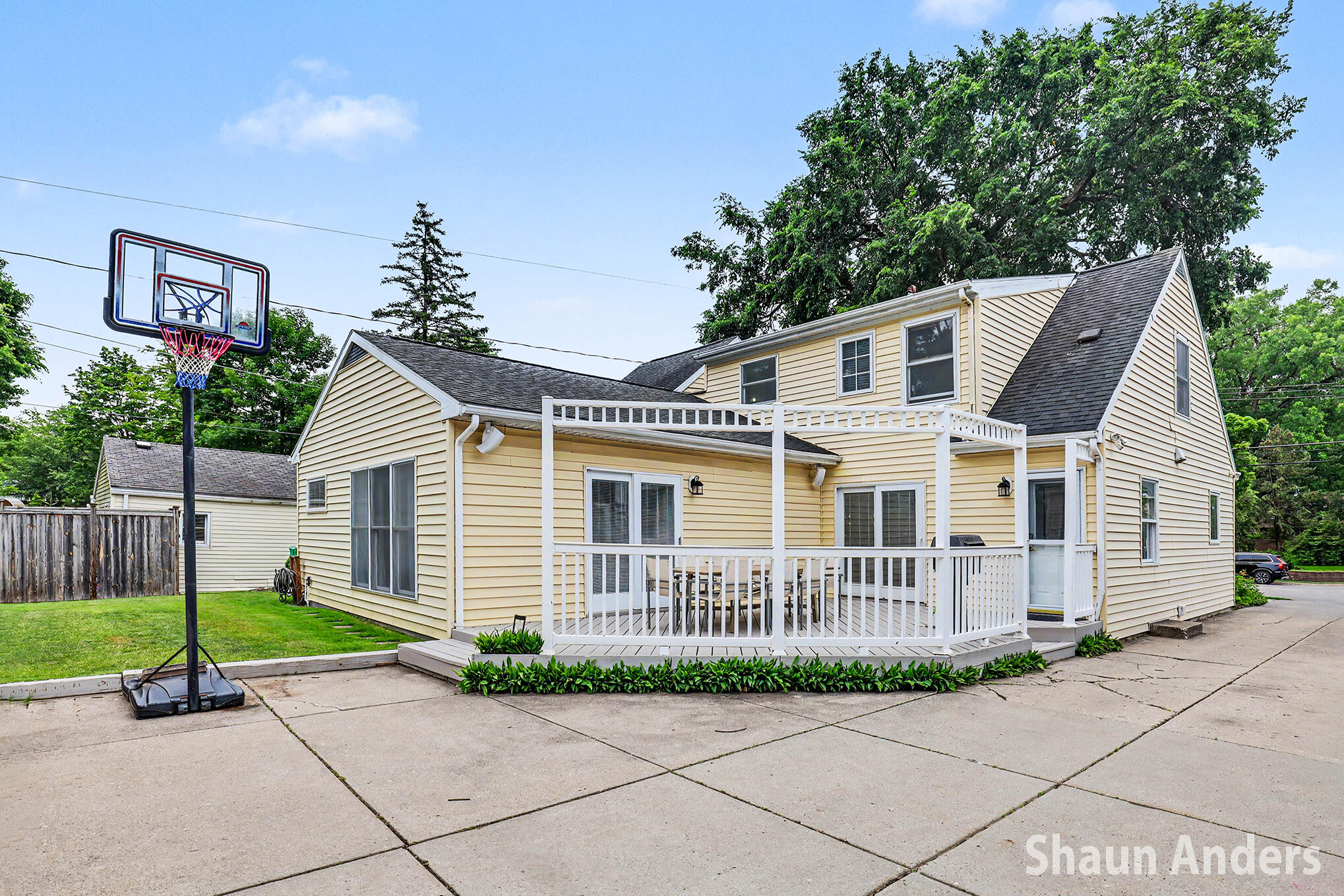 2627 Hall Street SE Grand Rapids MI 49506