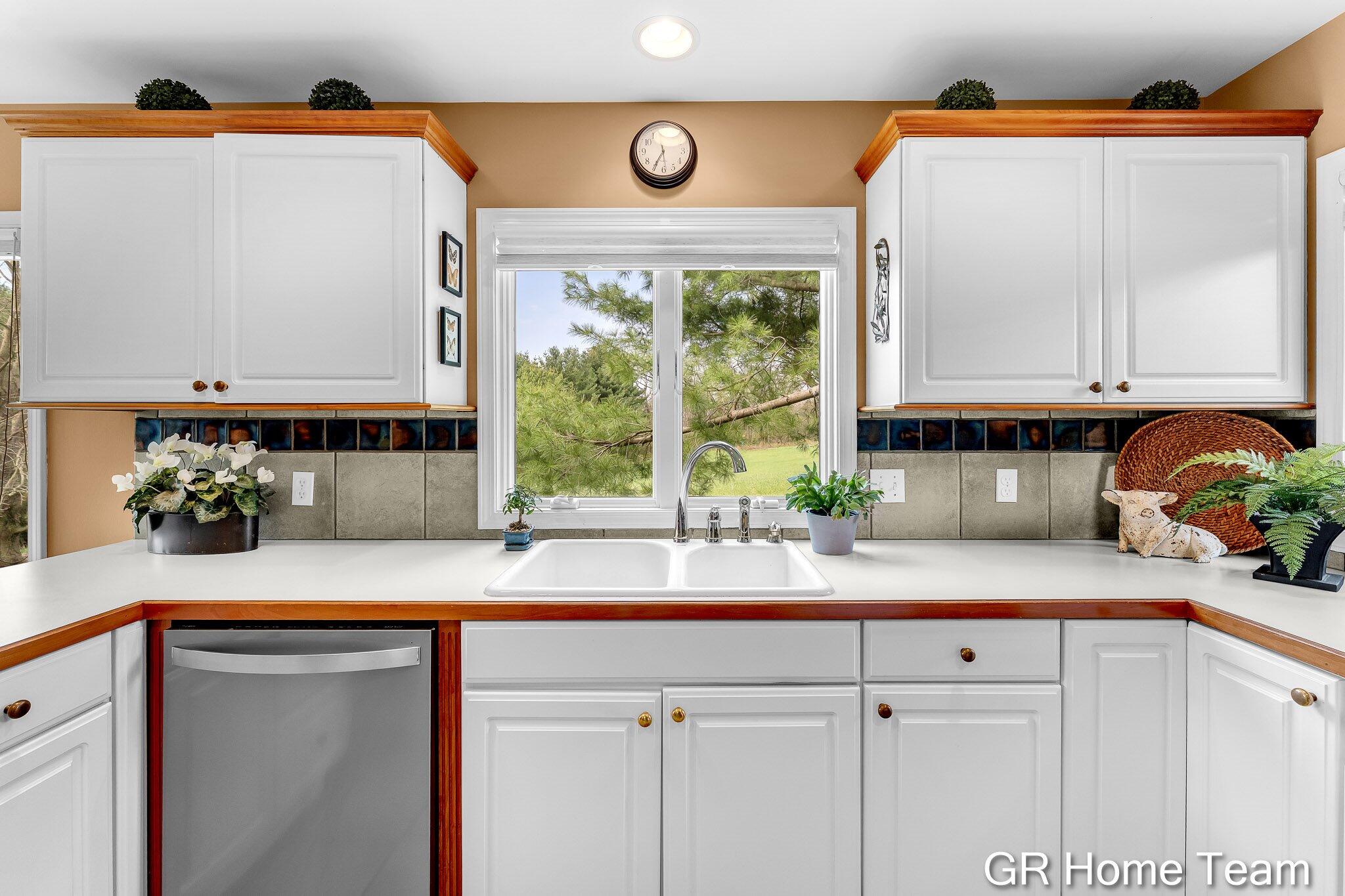 867 Cramton Avenue NE Ada MI 49301