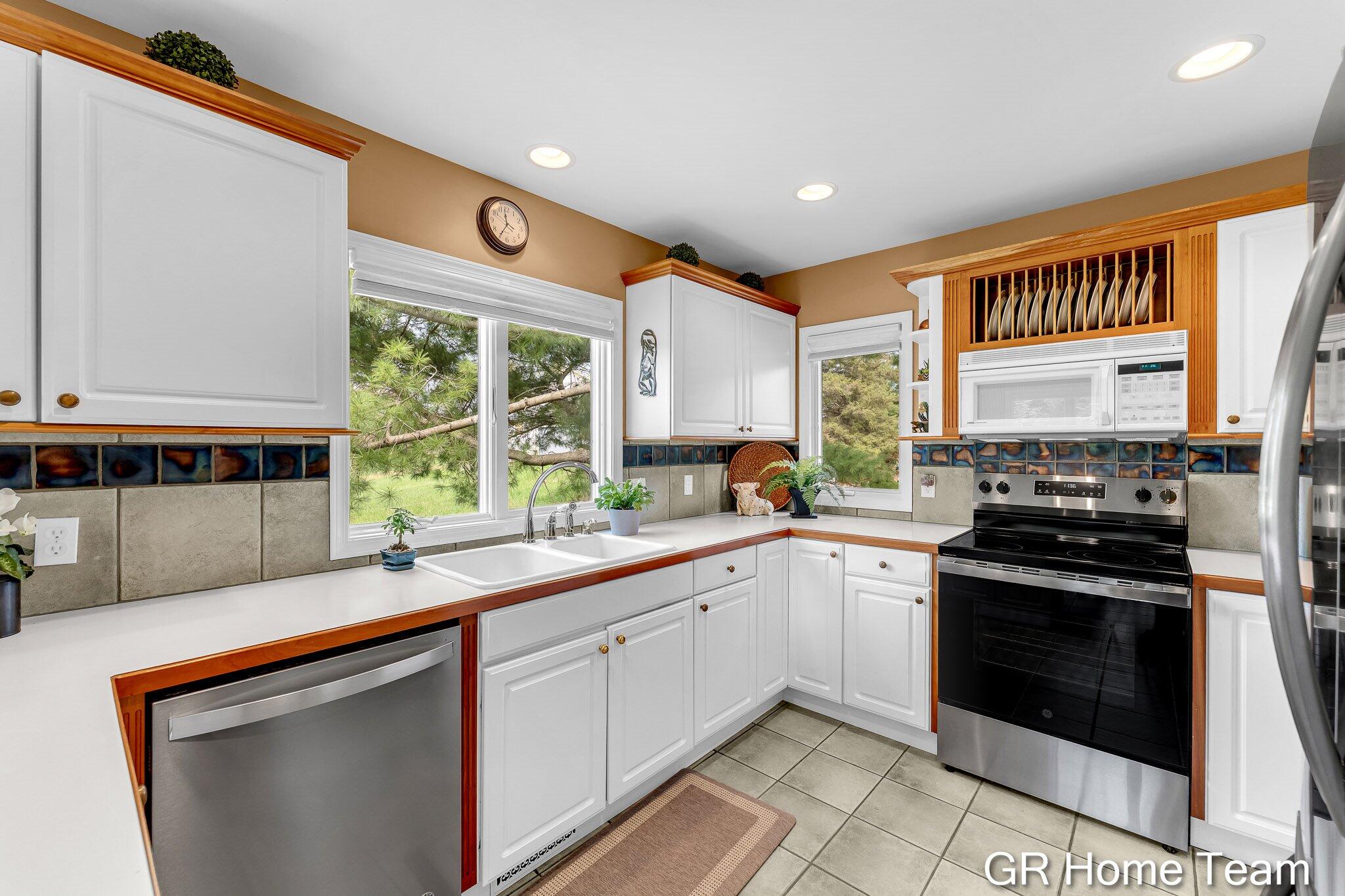 867 Cramton Avenue NE Ada MI 49301