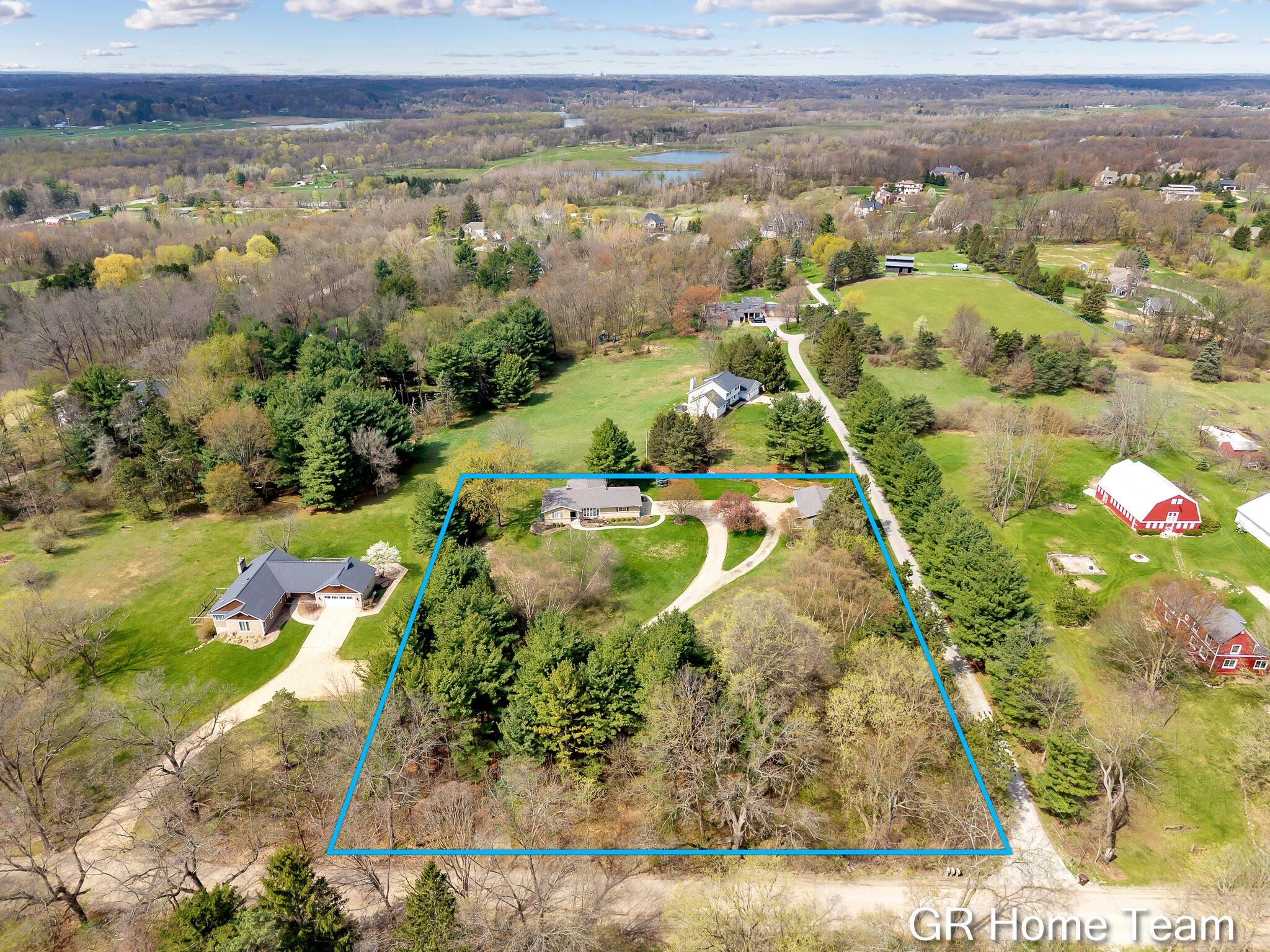 867 Cramton Avenue NE Ada MI 49301