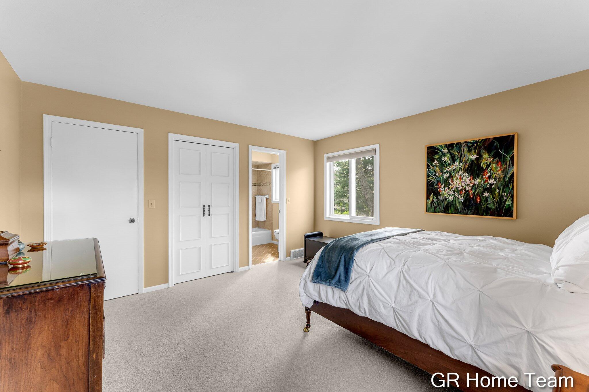 867 Cramton Avenue NE Ada MI 49301
