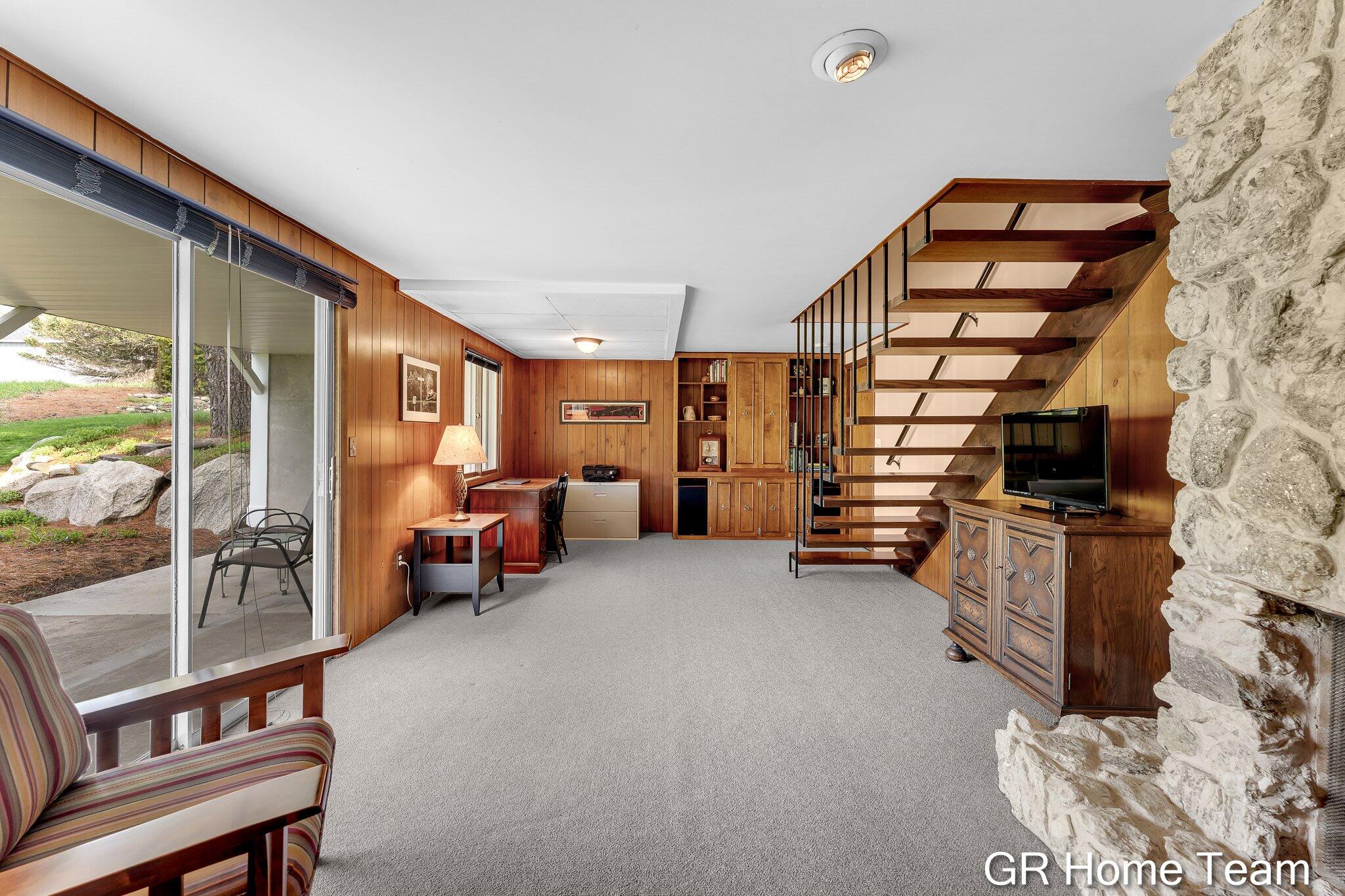 867 Cramton Avenue NE Ada MI 49301