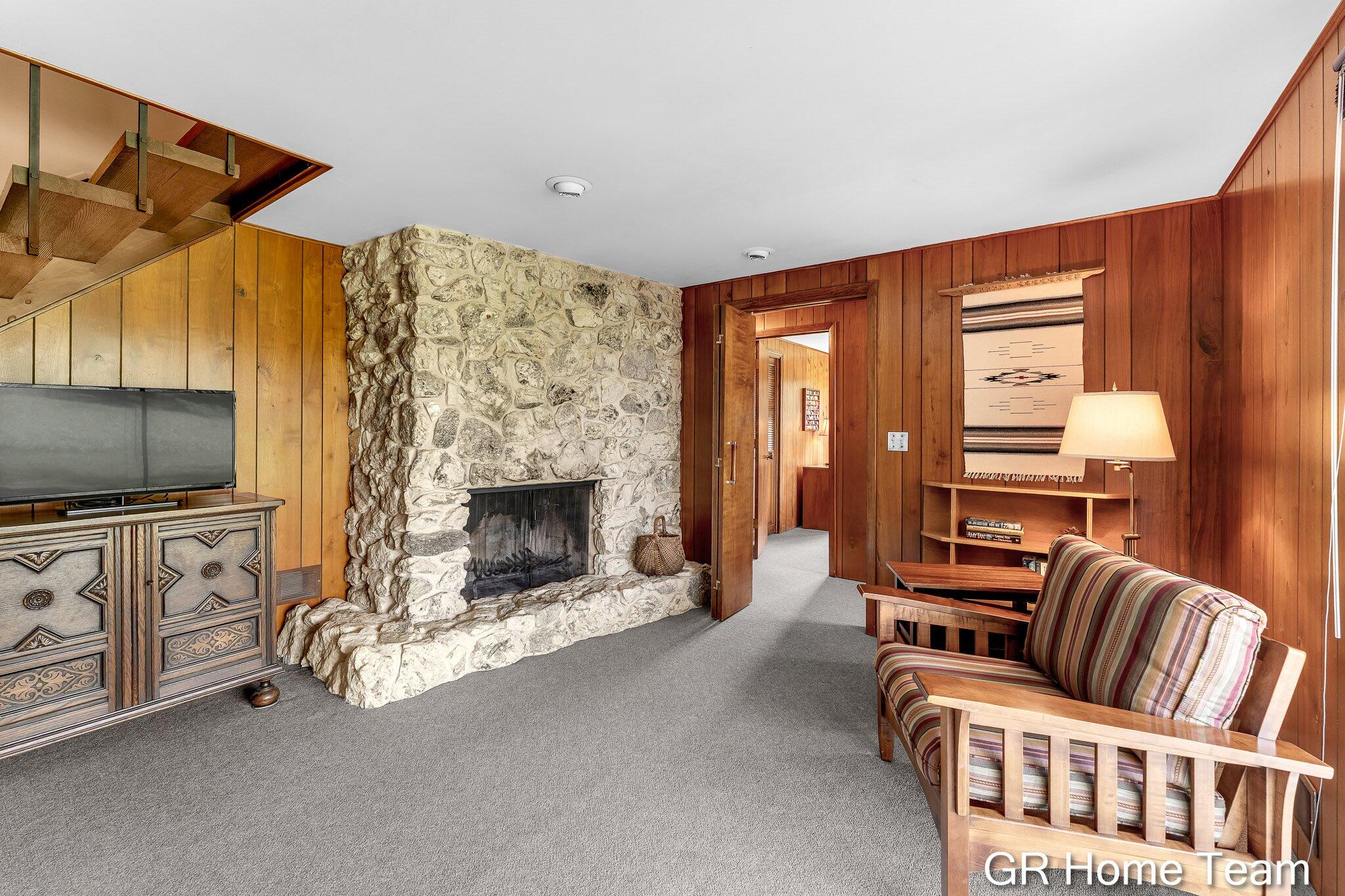 867 Cramton Avenue NE Ada MI 49301