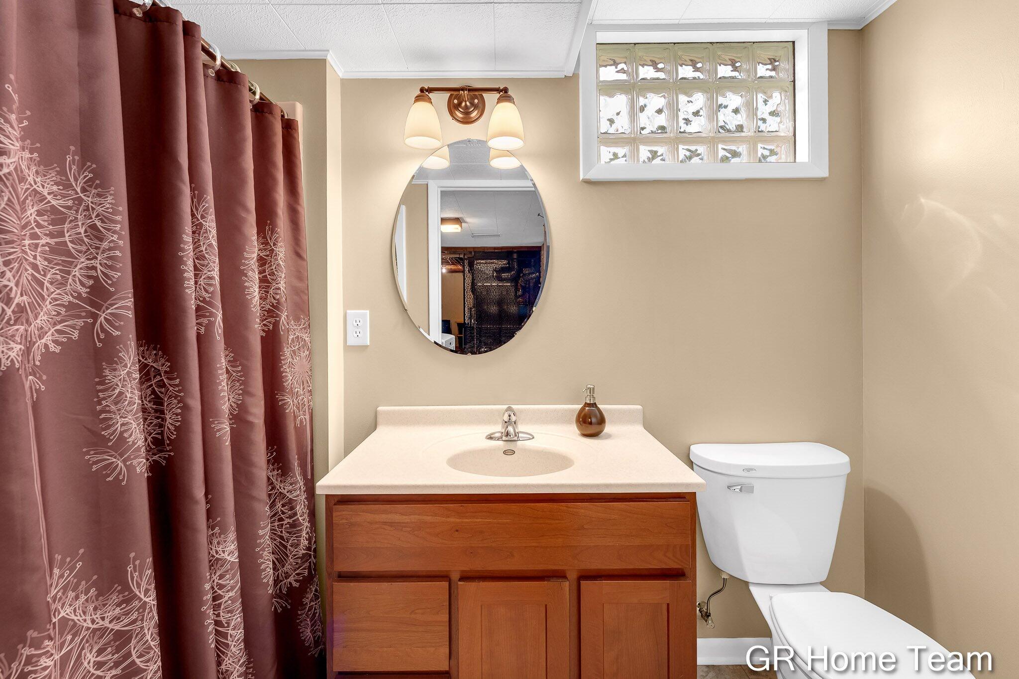 867 Cramton Avenue NE Ada MI 49301