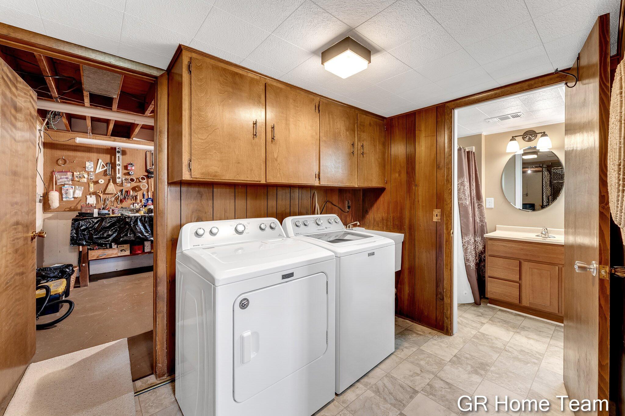 867 Cramton Avenue NE Ada MI 49301