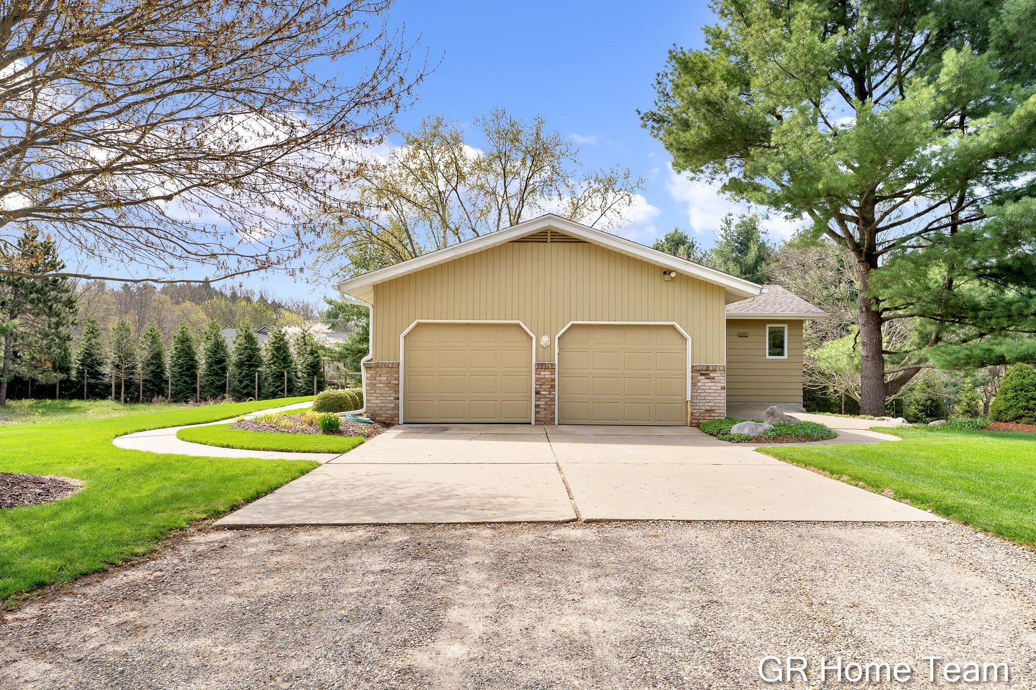 867 Cramton Avenue NE Ada MI 49301