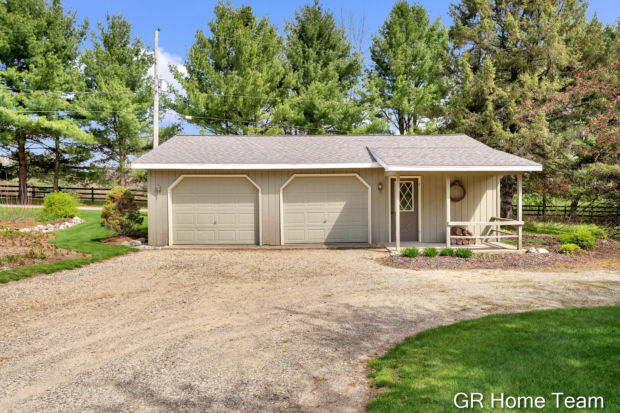 867 Cramton Avenue NE Ada MI 49301